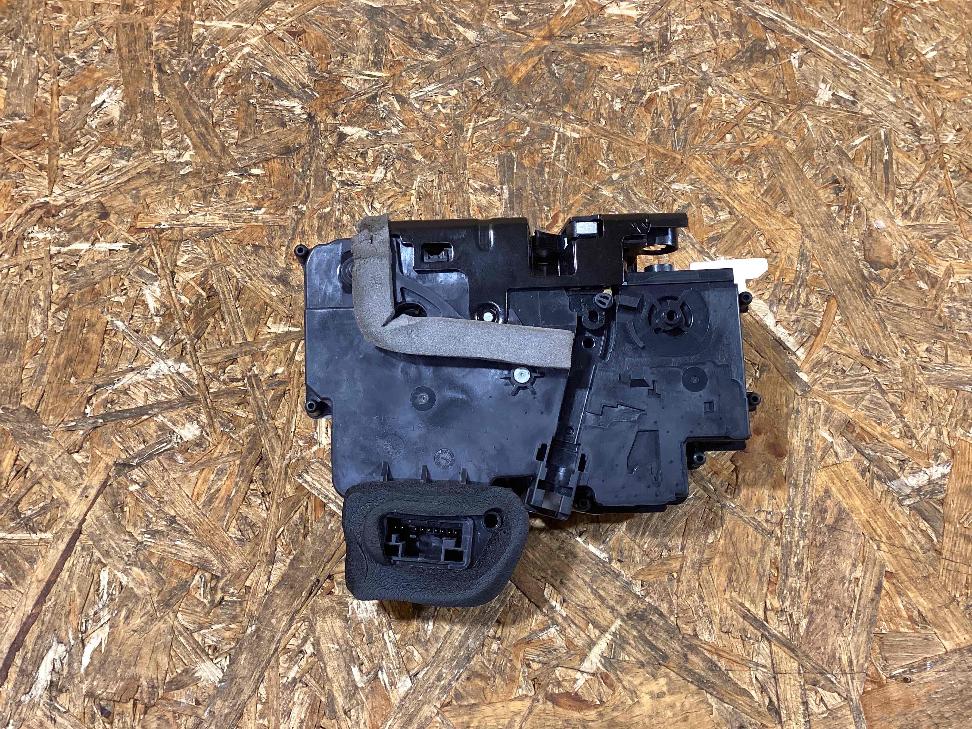 Замок двери передней правой Porsche 911 180226-114