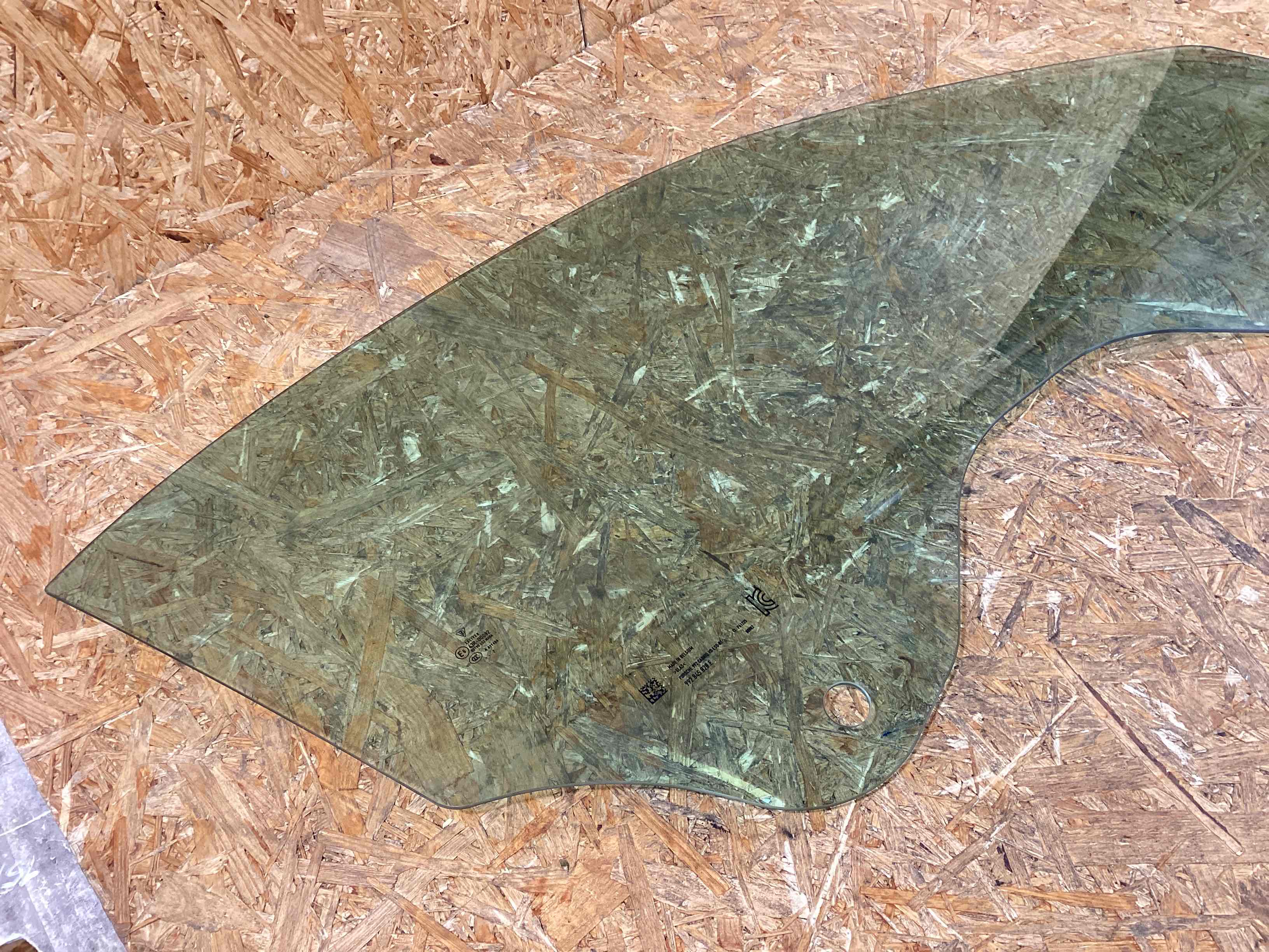 Стекло двери Porsche 911 180226-115