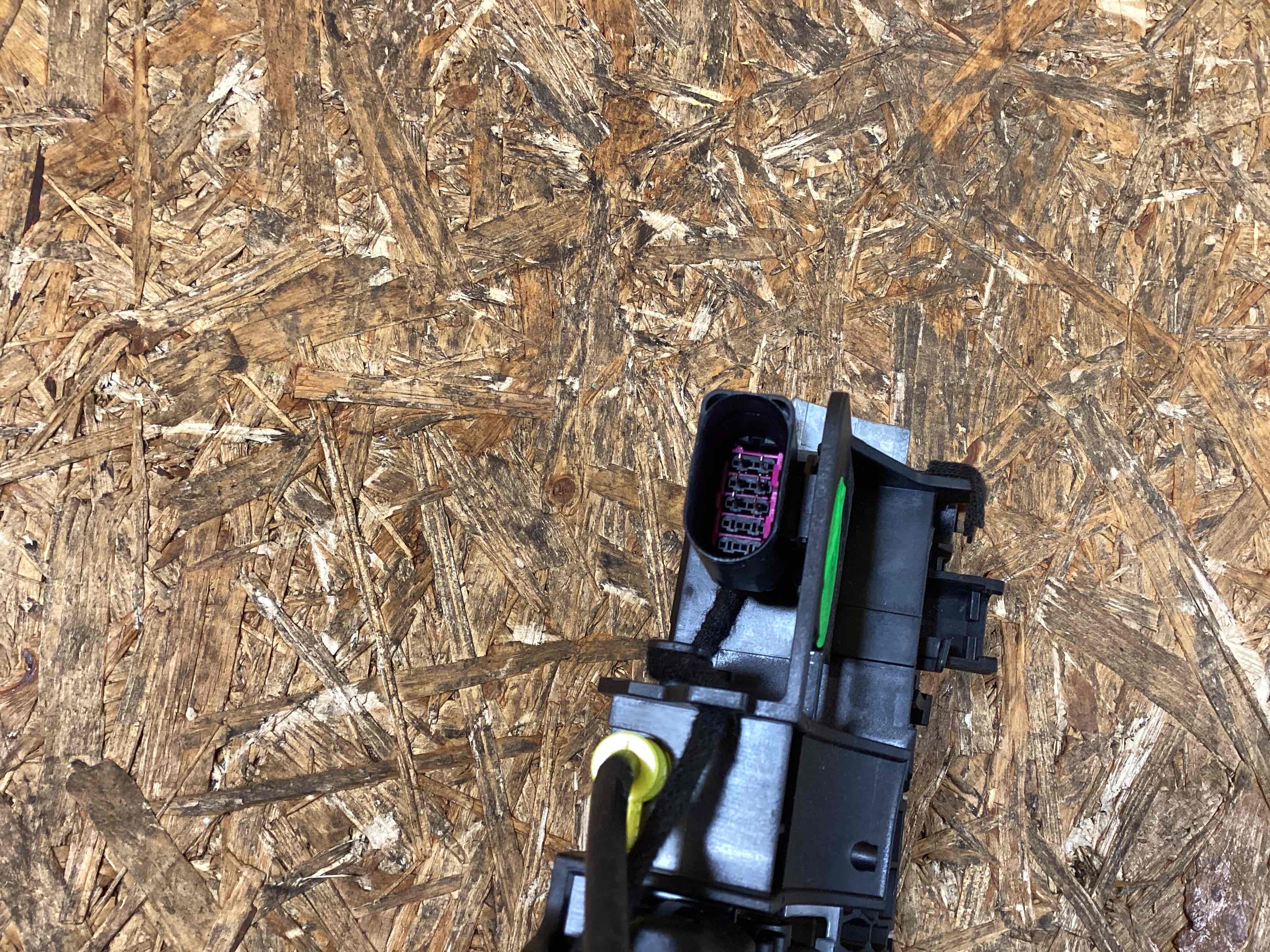 Замок двери передней левой Porsche 911 180226-116