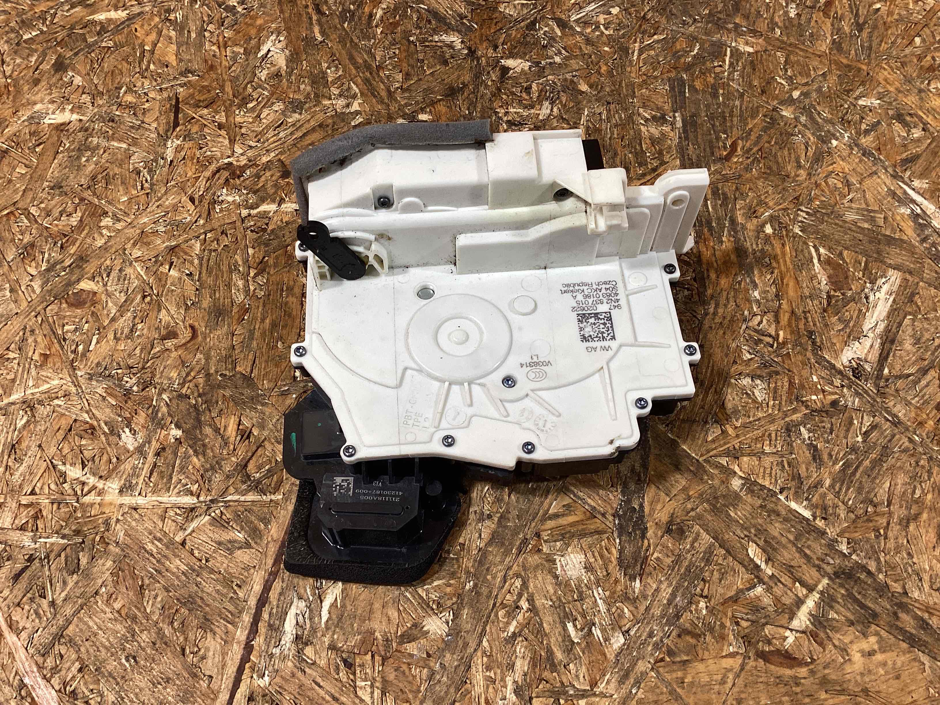 Замок двери передней левой Porsche 911 180226-117