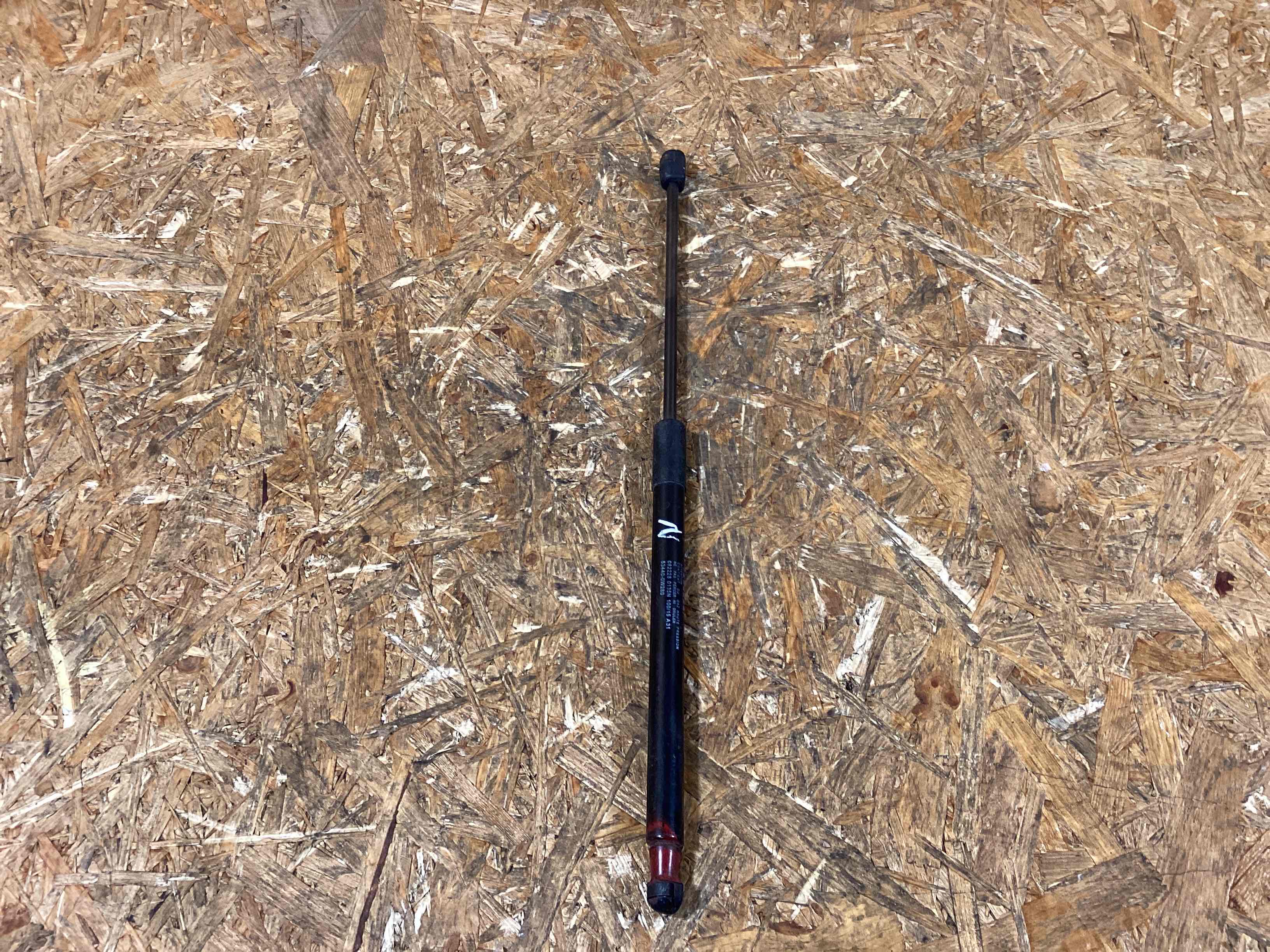 Амортизатор капота Lexus CT 180226-118