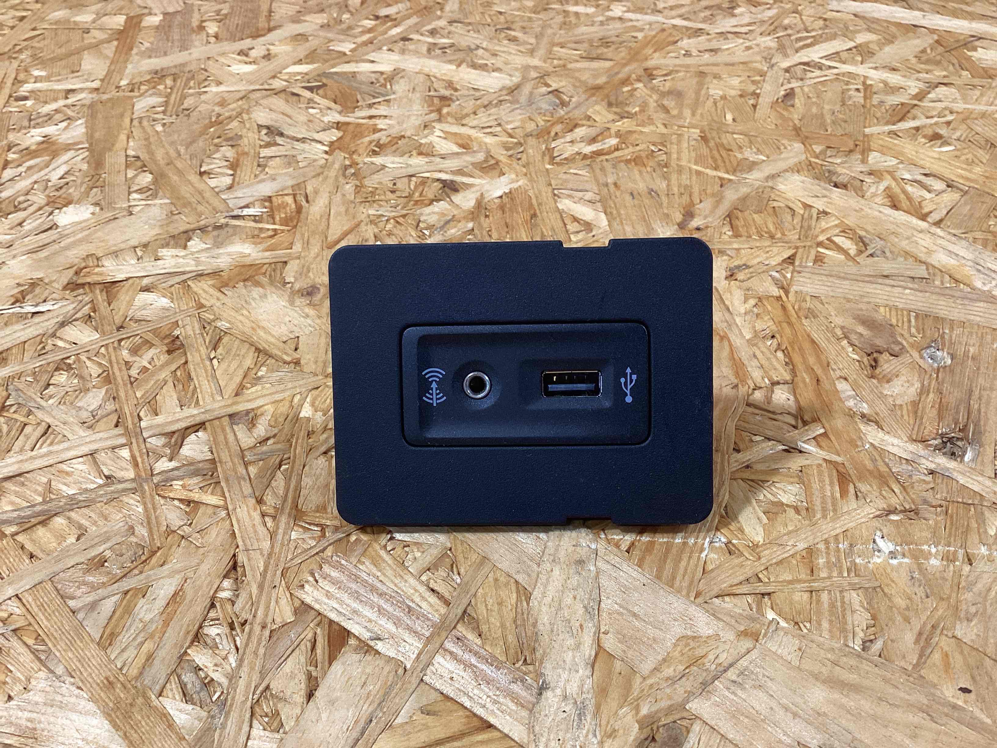Розетка Usb, разъем Porsche 911 180625-105