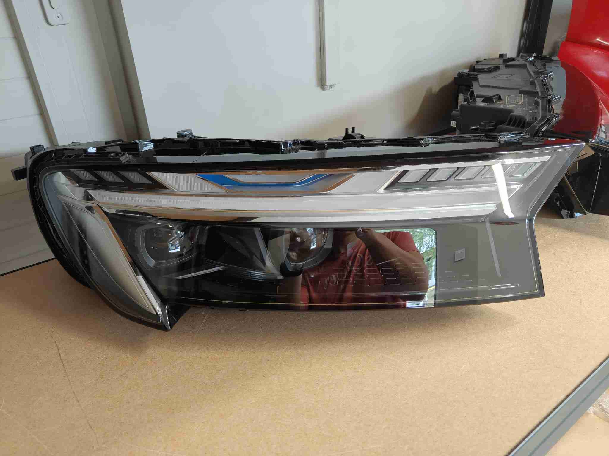 Фара правая Audi Q7 180626-113