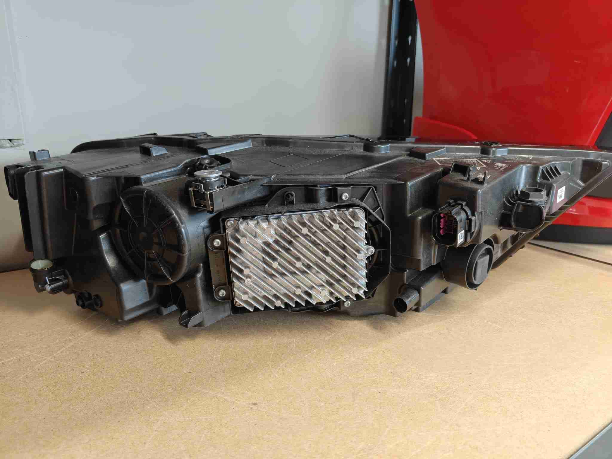Фара правая Audi Q7 180626-113