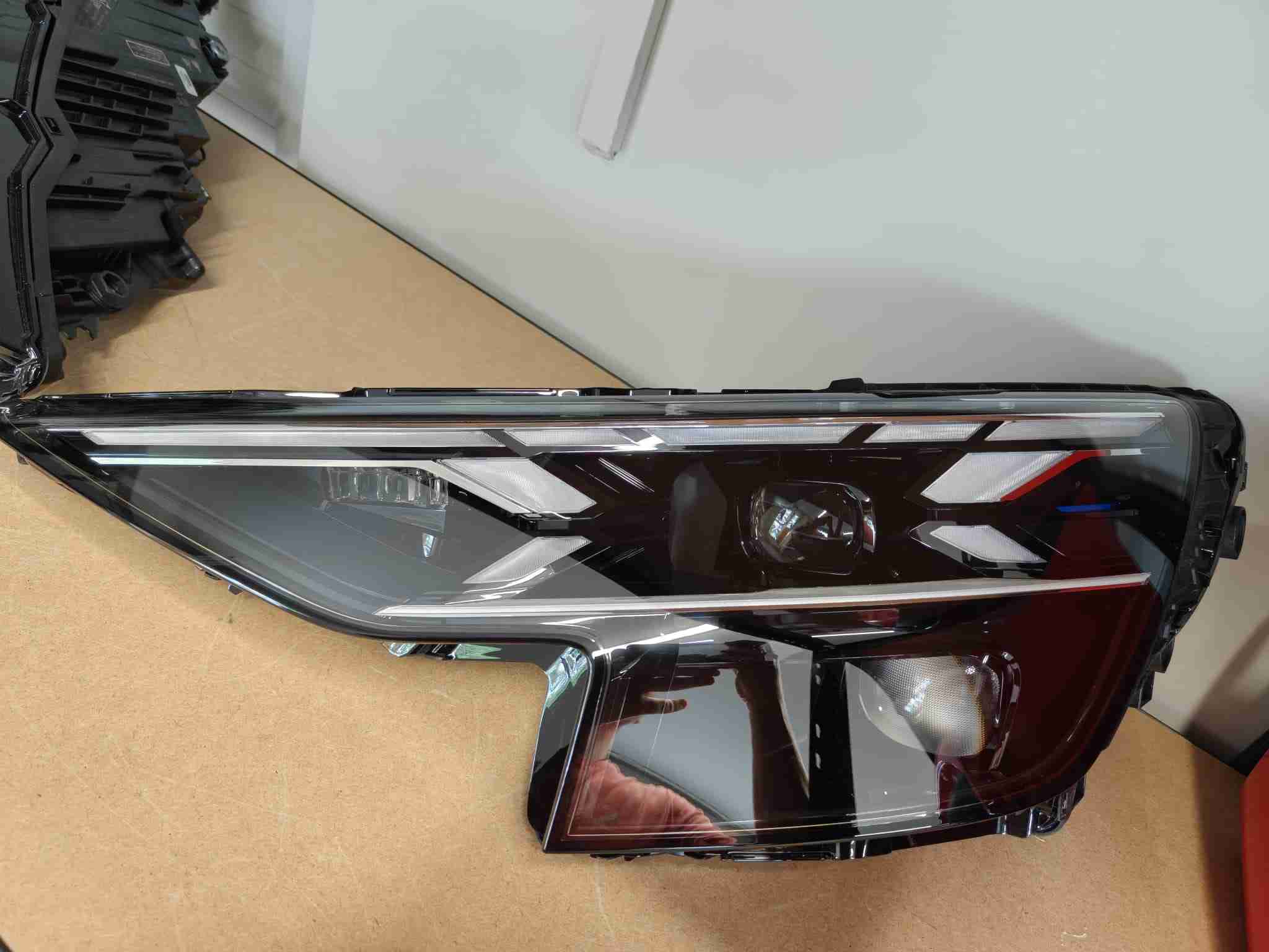 Фара правая Audi Q7 180626-117