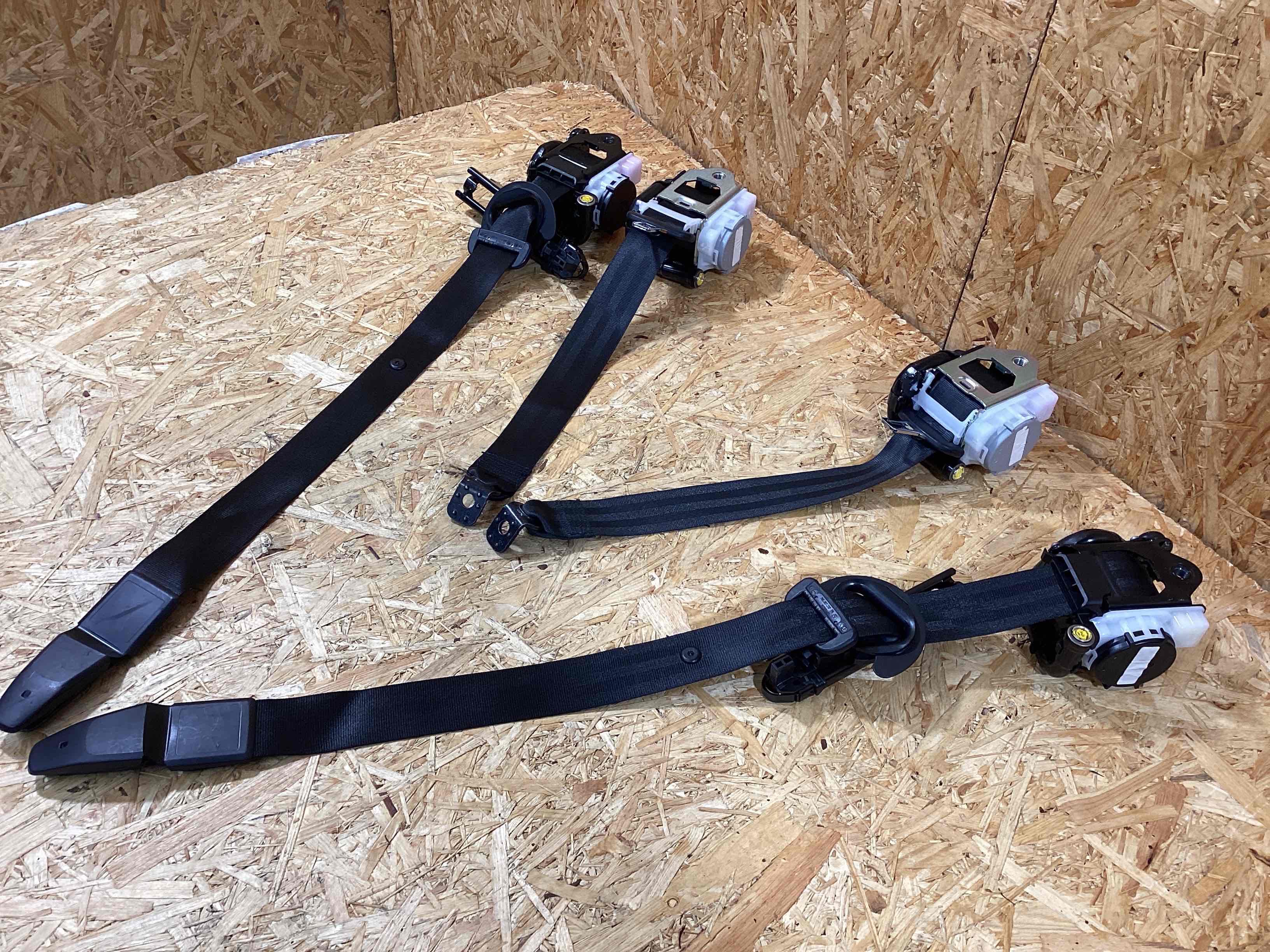 Ремень безопасности Porsche Macan 180925-107