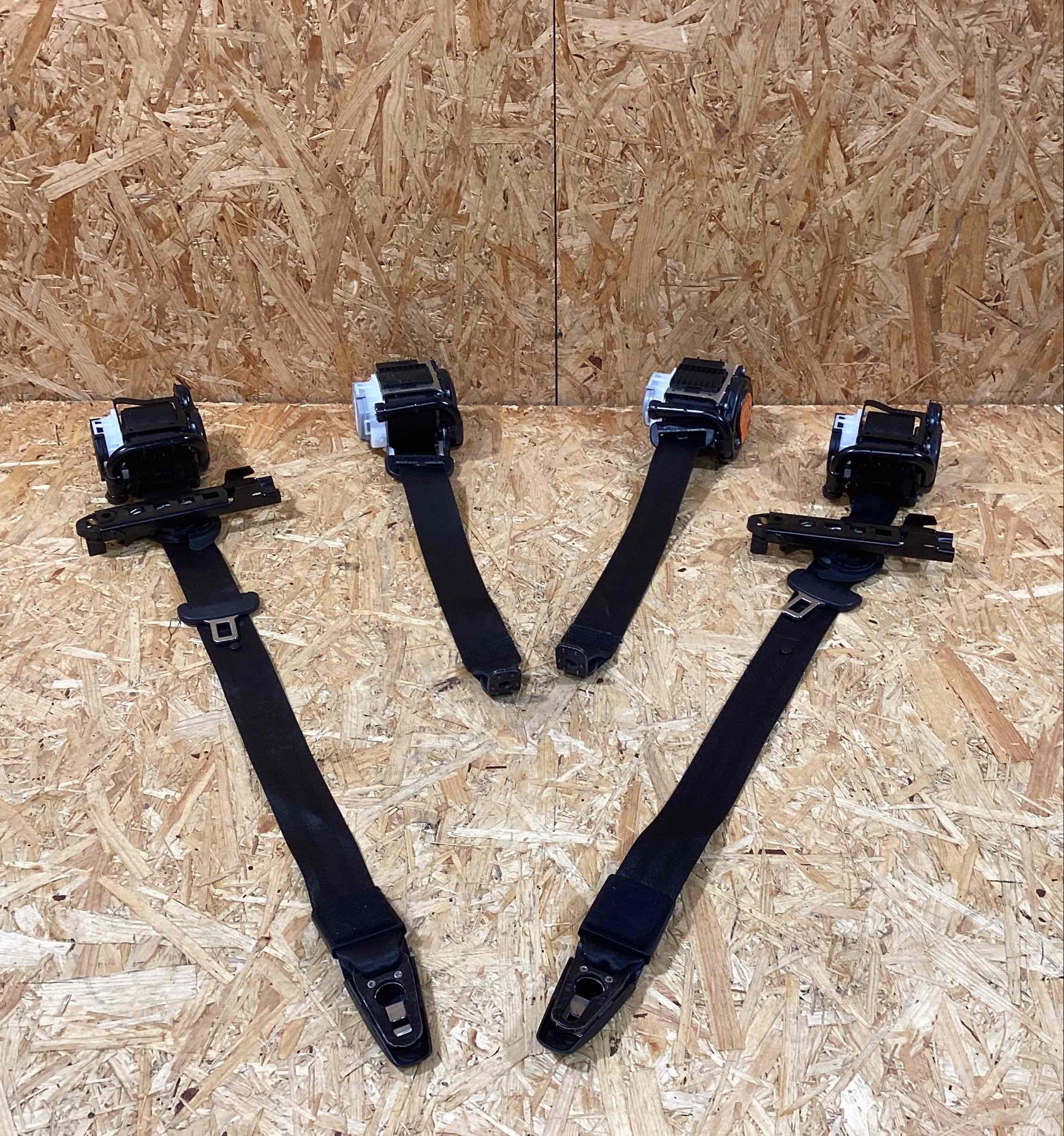 Ремень безопасности Porsche Macan 180925-107