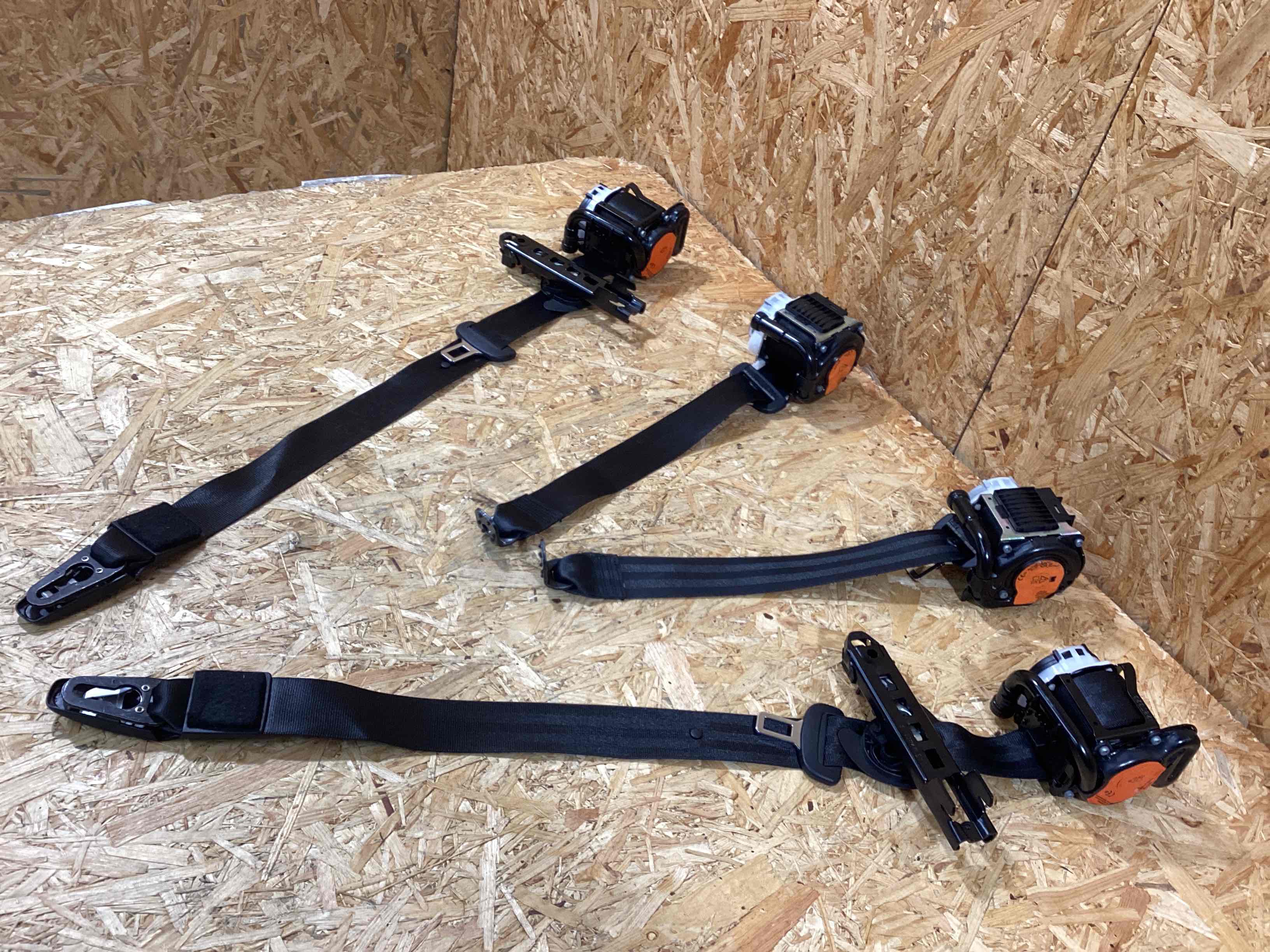 Ремень безопасности Porsche Macan 180925-107