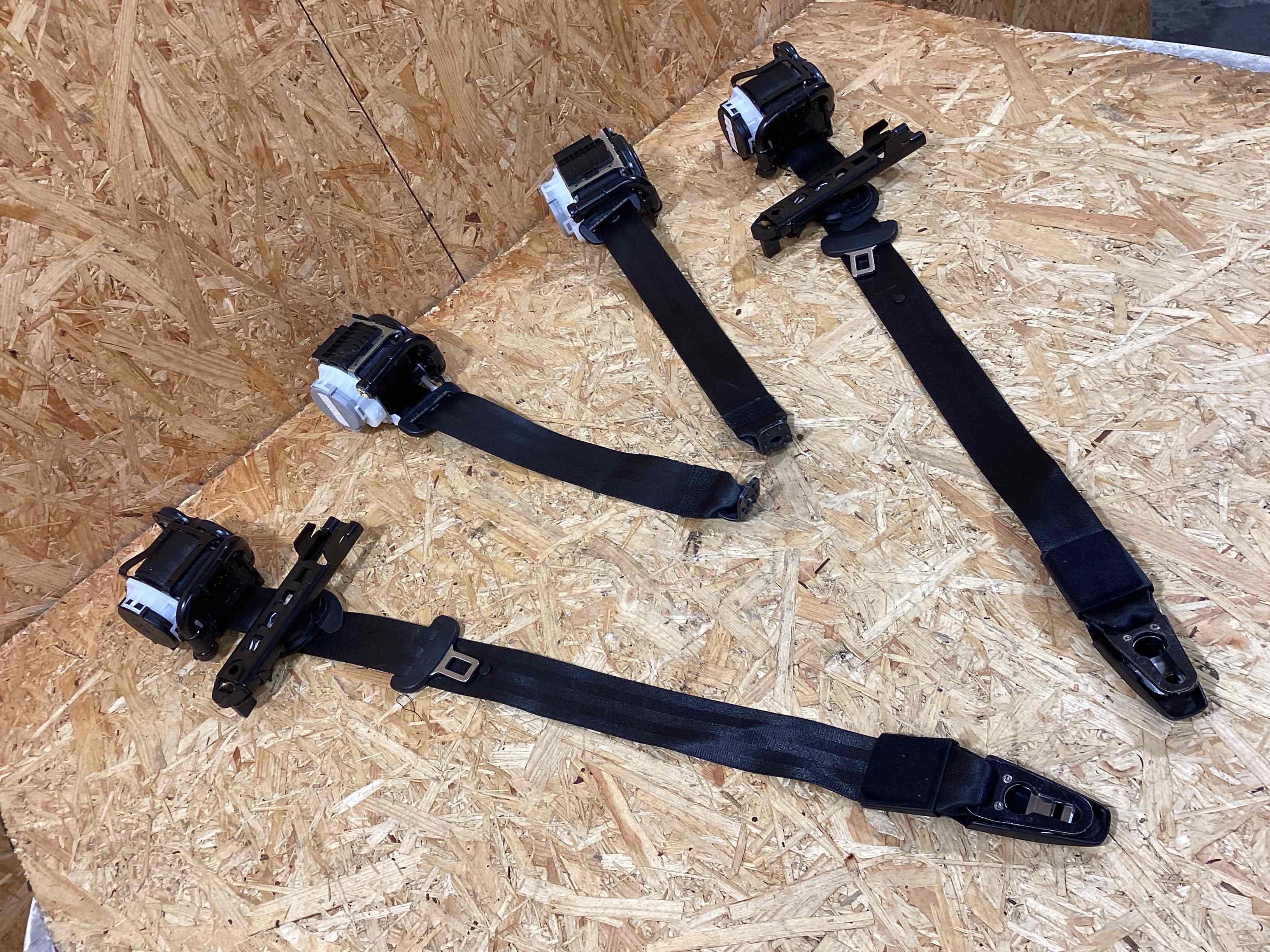 Ремень безопасности Porsche Macan 180925-107