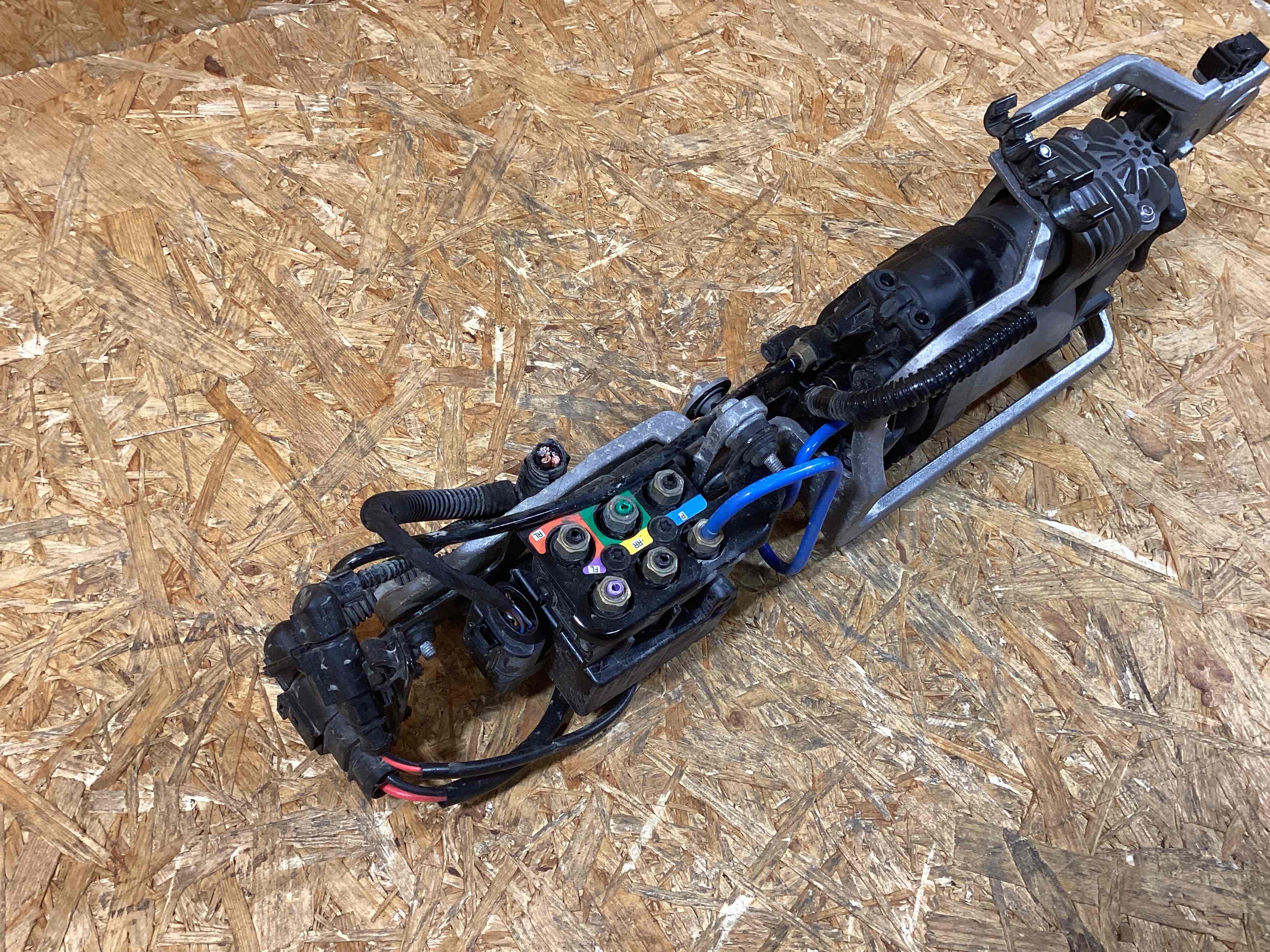 Компрессор пневмоподвески Porsche Macan 181125-106