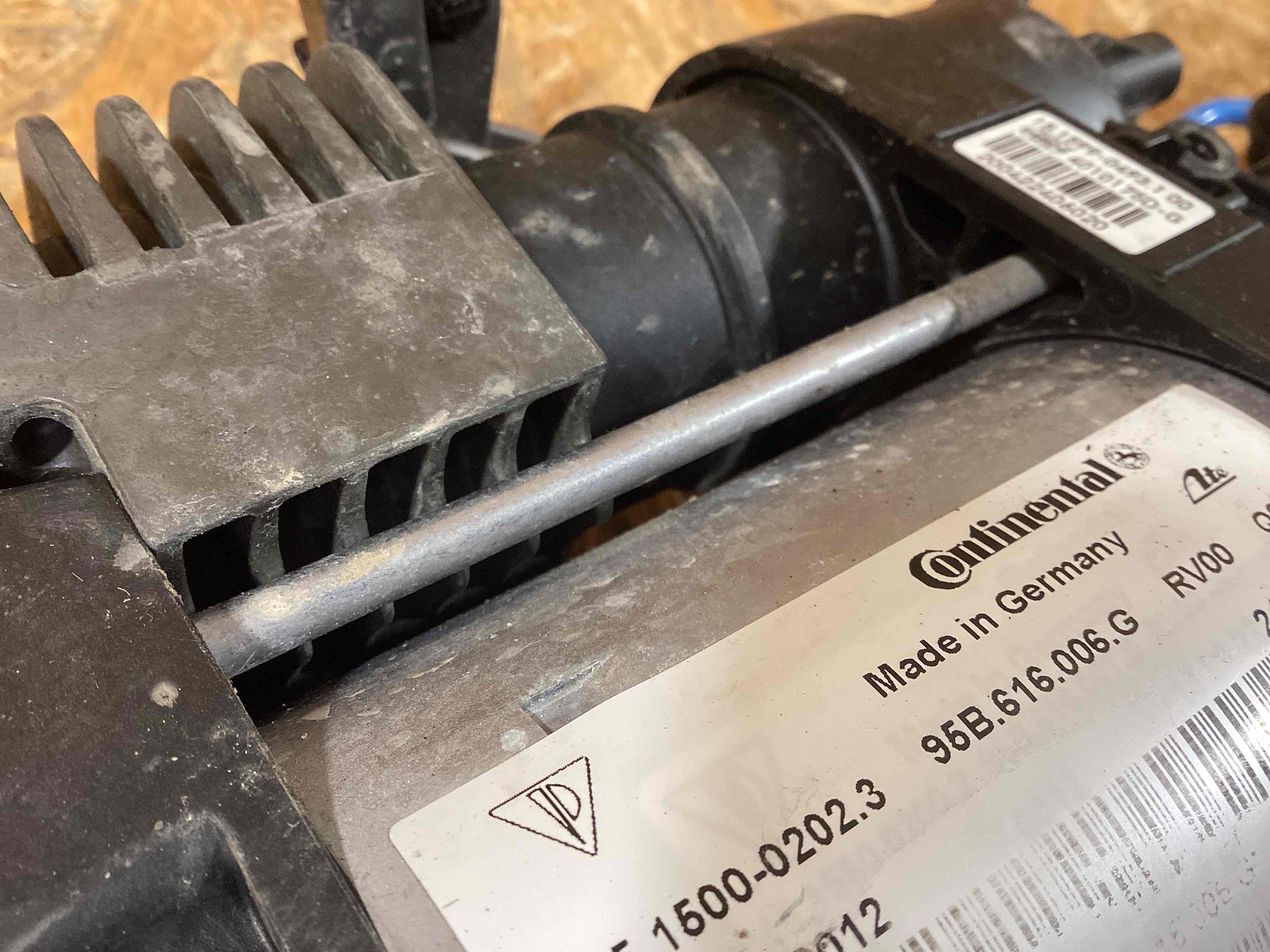 Компрессор пневмоподвески Porsche Macan 181125-106