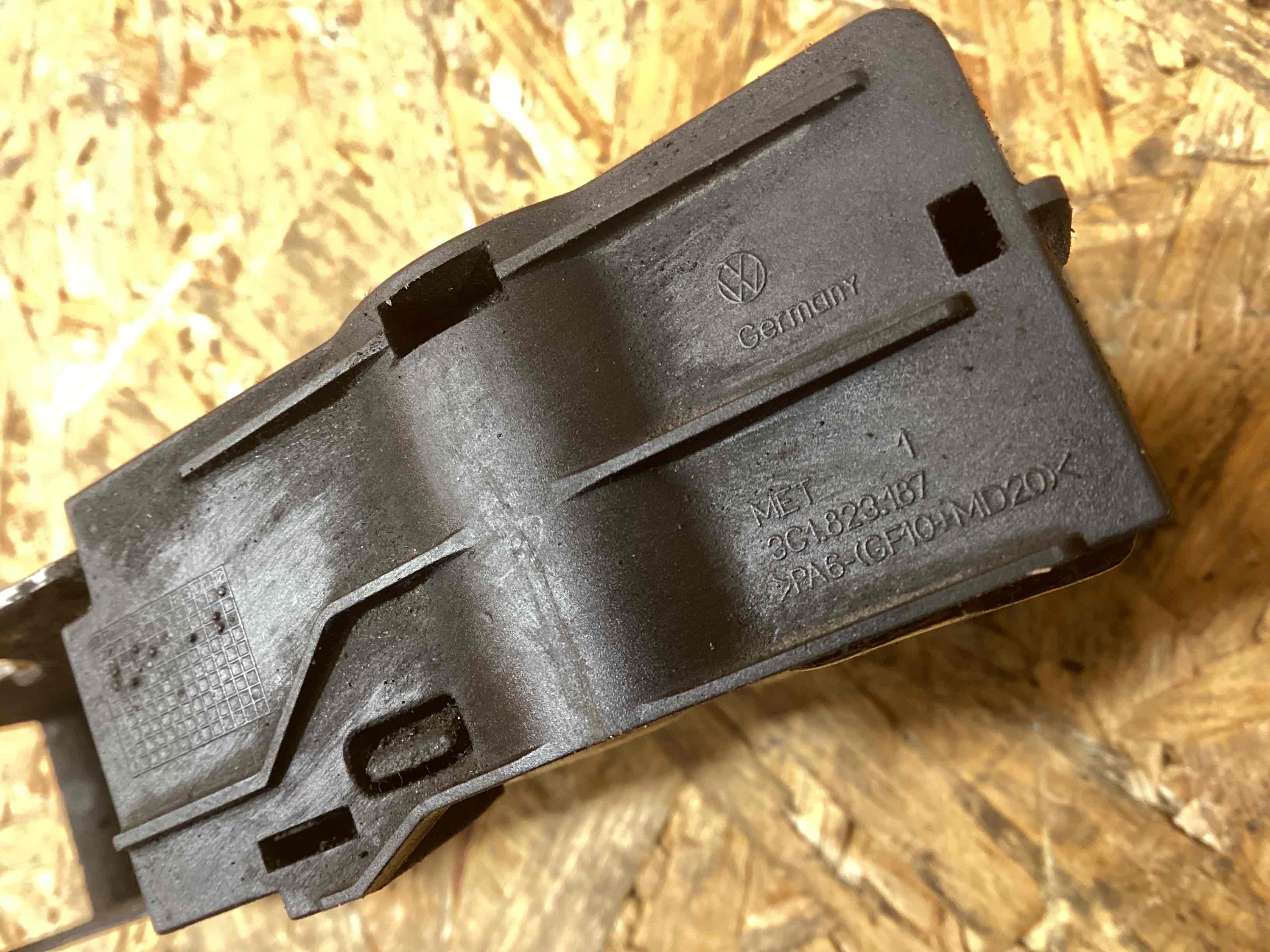 Замок капота Porsche Panamera 181125-108