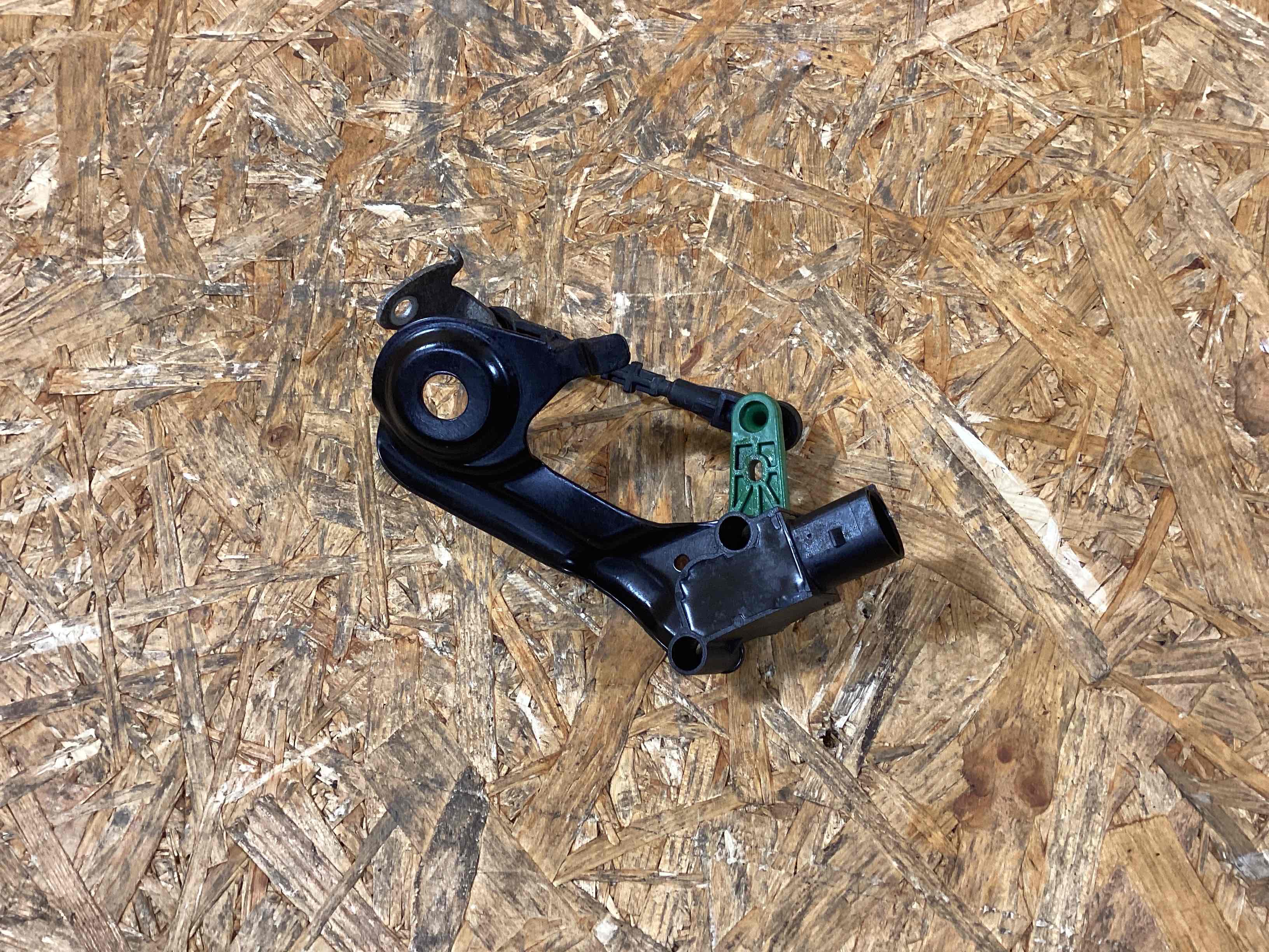 Датчик уровня подвески (клиренса) Porsche Macan 181125-109