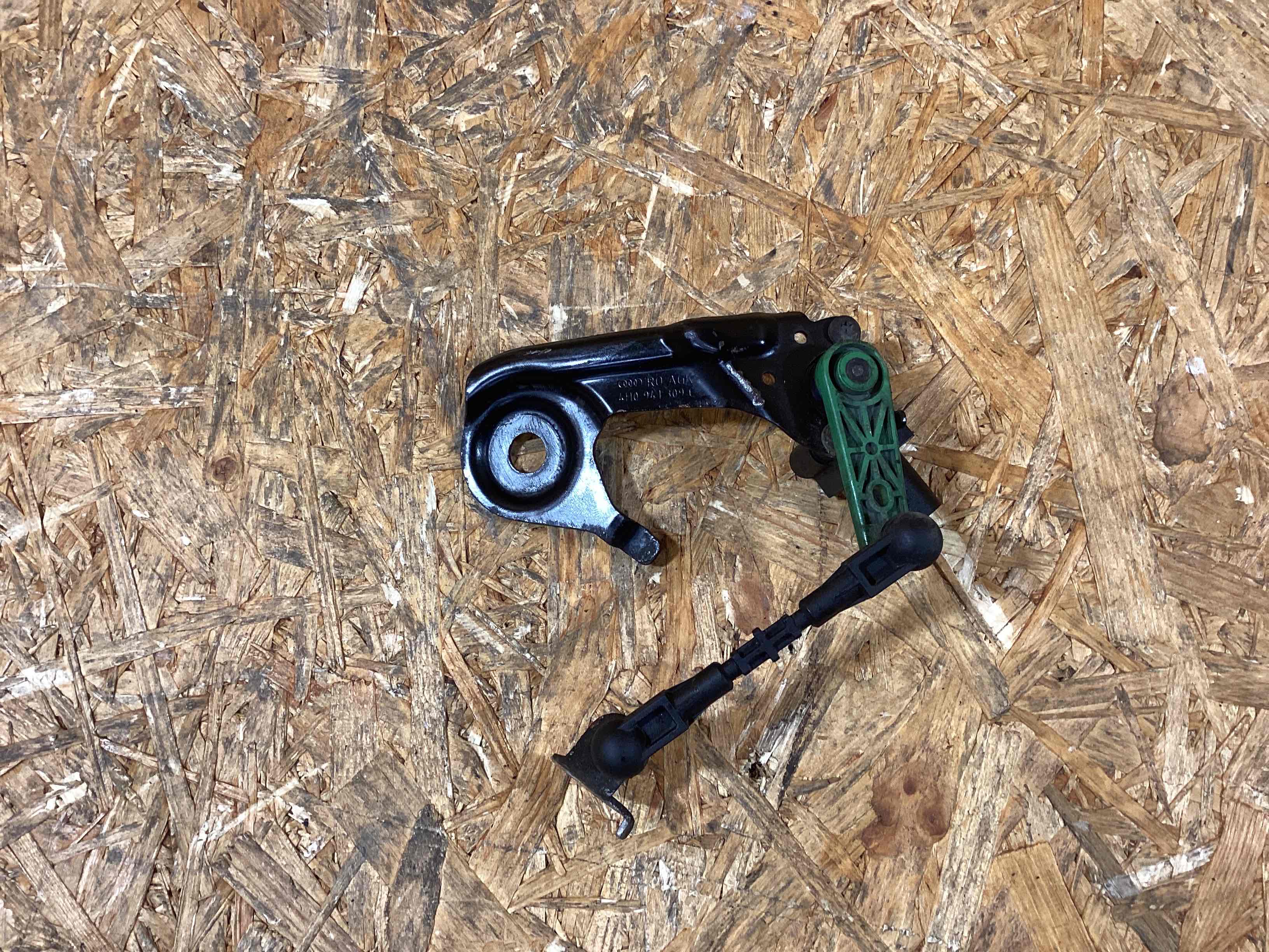 Датчик уровня подвески (клиренса) Porsche Macan 181125-109