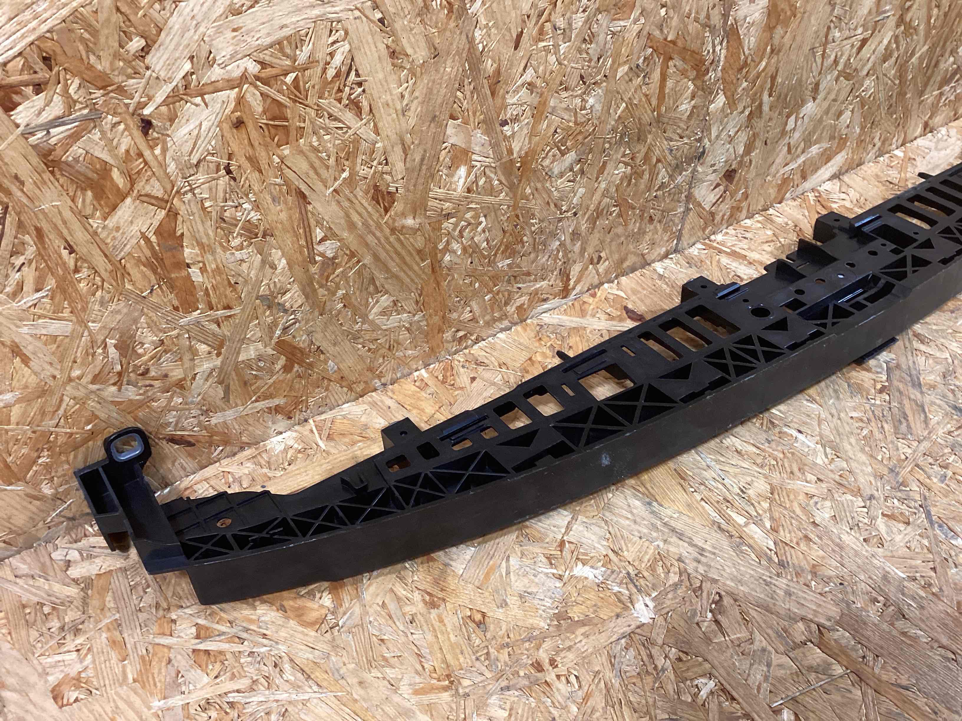 Опора радиатора, крепление/кронштейн, уплотнитель радиатора Porsche Cayenne 181125-124