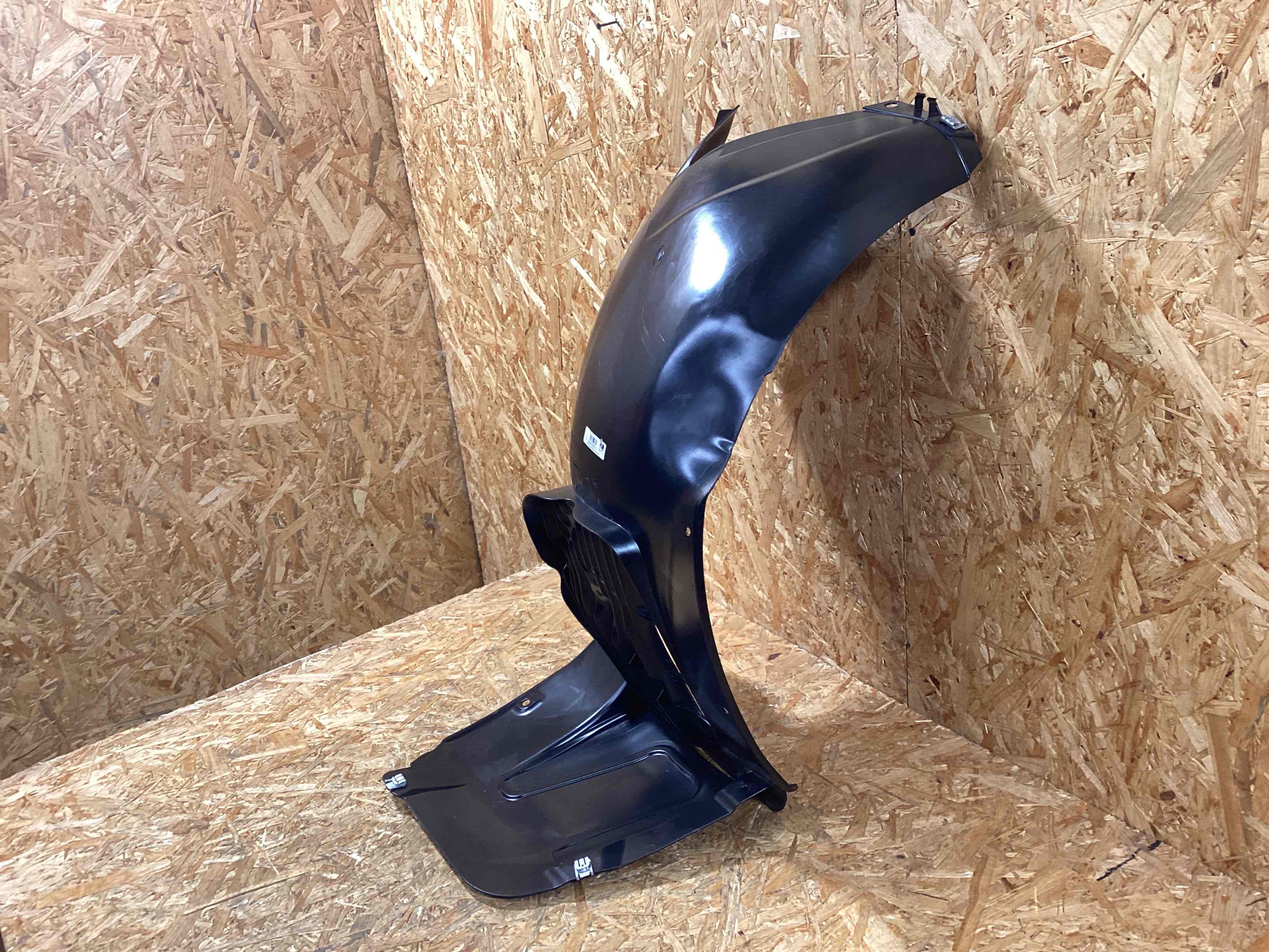 Защита арок передняя левая (подкрылок) Porsche Cayman GT4 181225-102