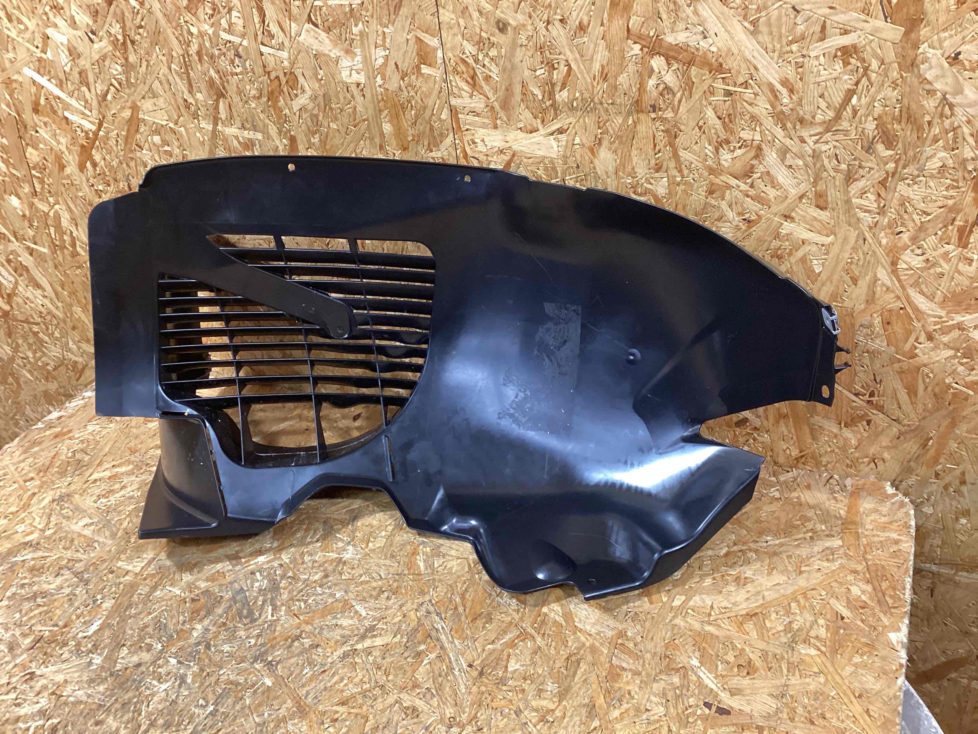 Защита арок передняя левая (подкрылок) Porsche Cayman GT4 181225-102