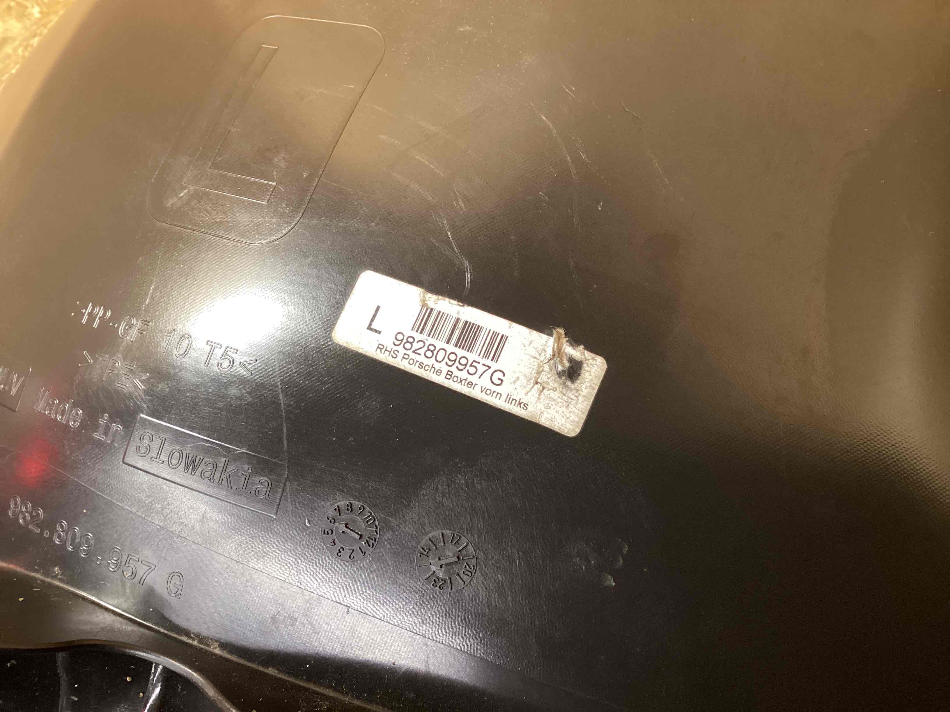 Защита арок передняя левая (подкрылок) Porsche Cayman GT4 181225-102