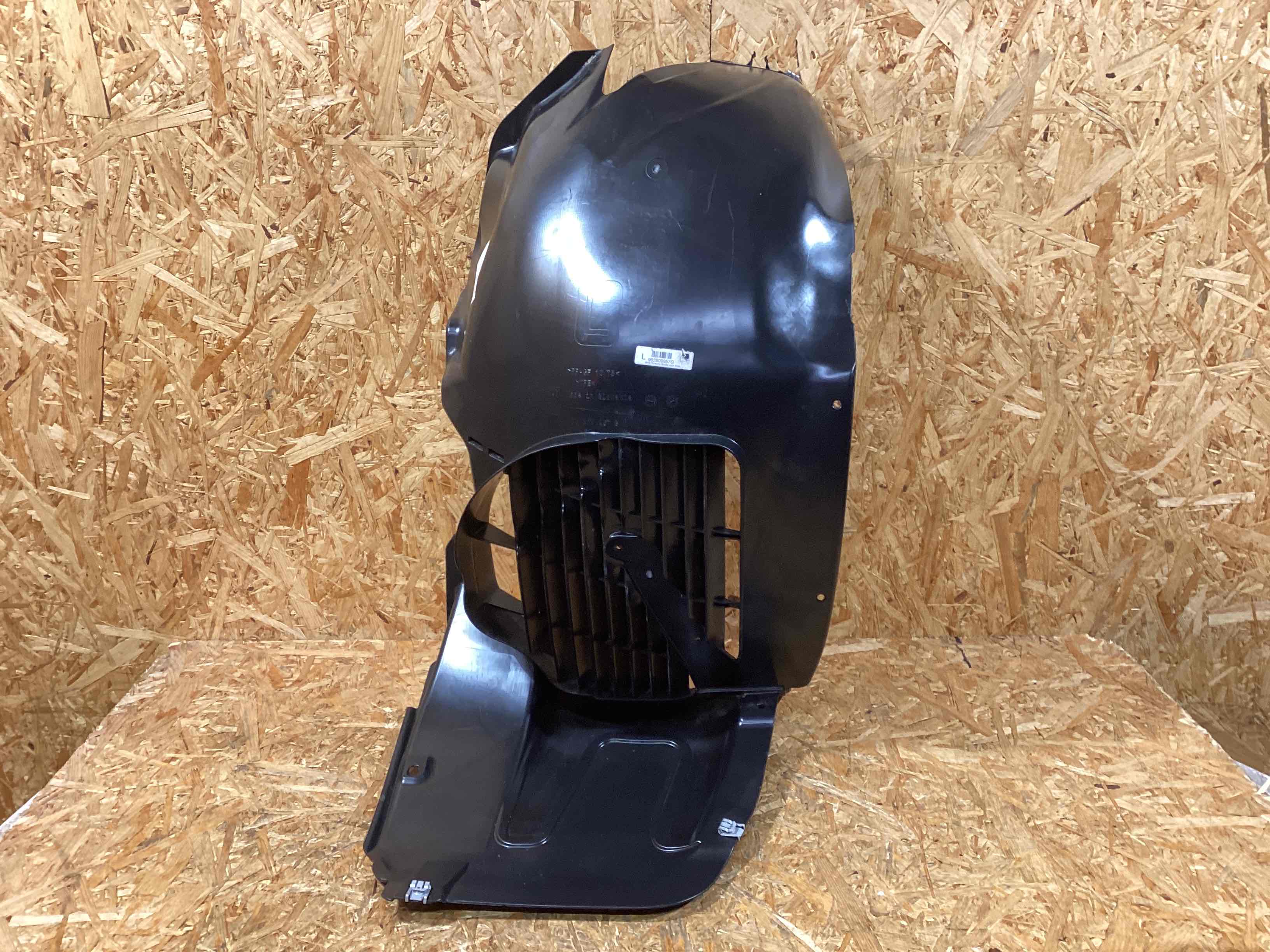 Защита арок передняя левая (подкрылок) Porsche Cayman GT4 181225-102