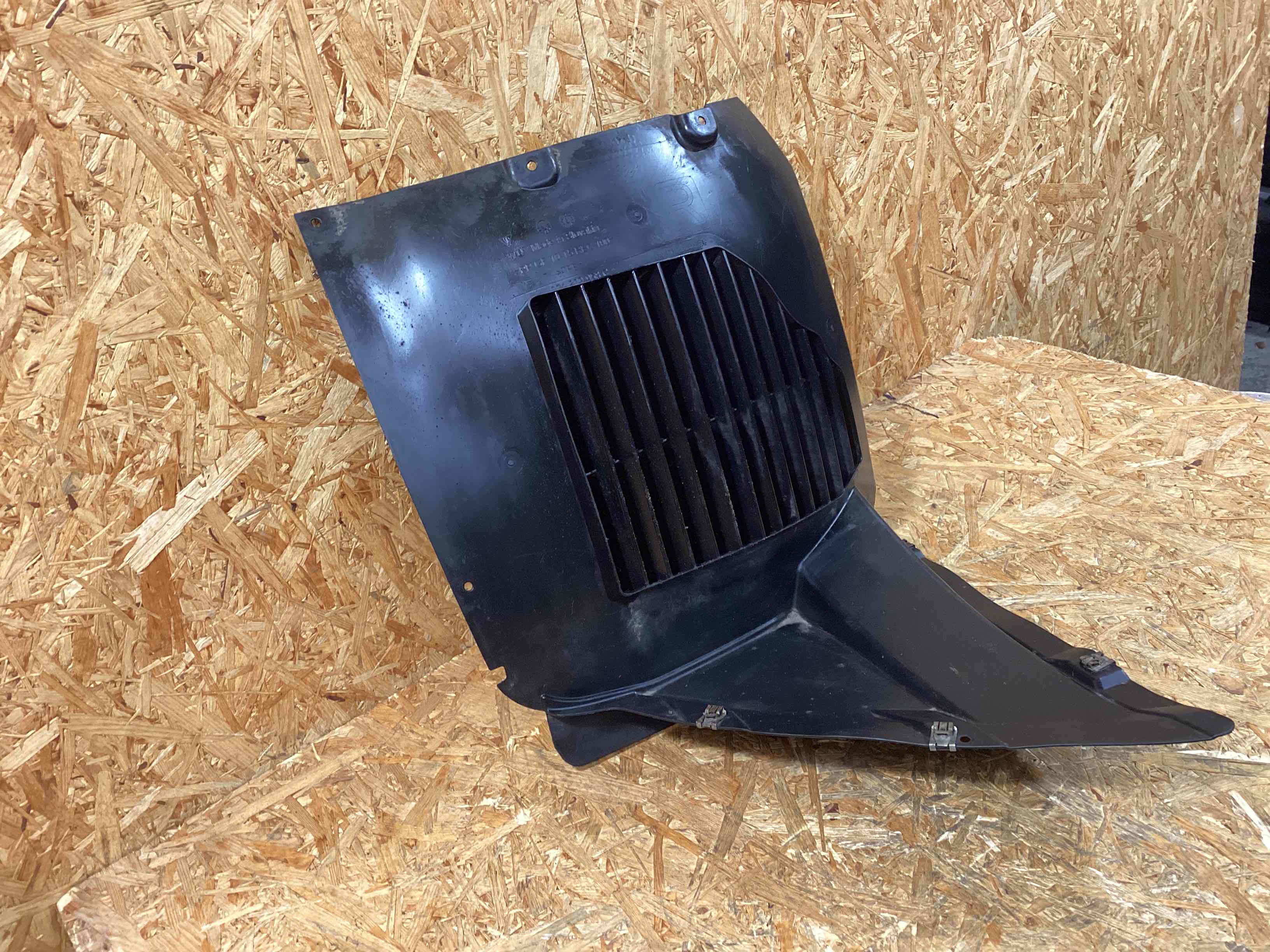 Защита арок передняя правая (подкрылок) Porsche Panamera 181225-105