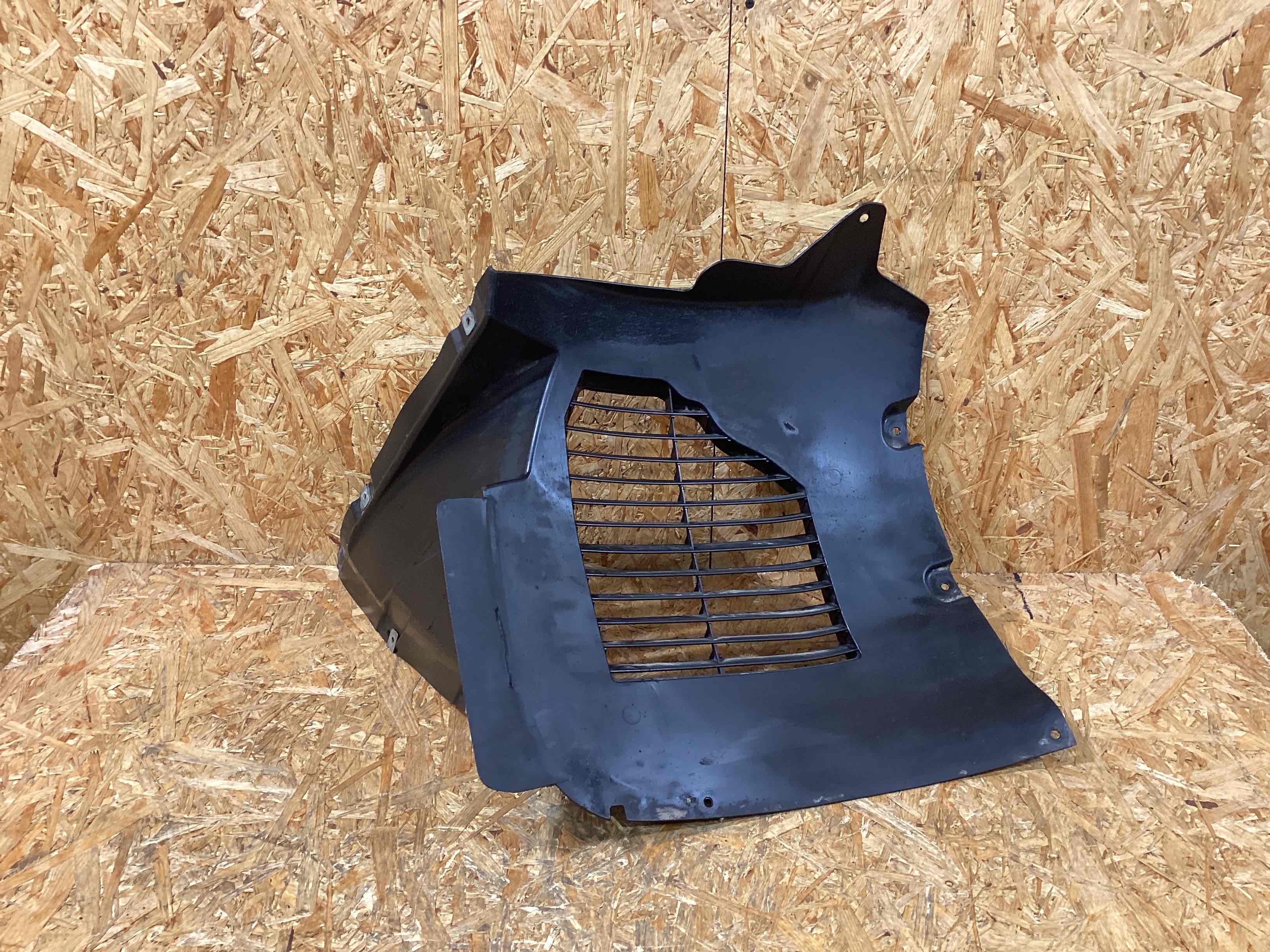 Защита арок передняя правая (подкрылок) Porsche Panamera 181225-105