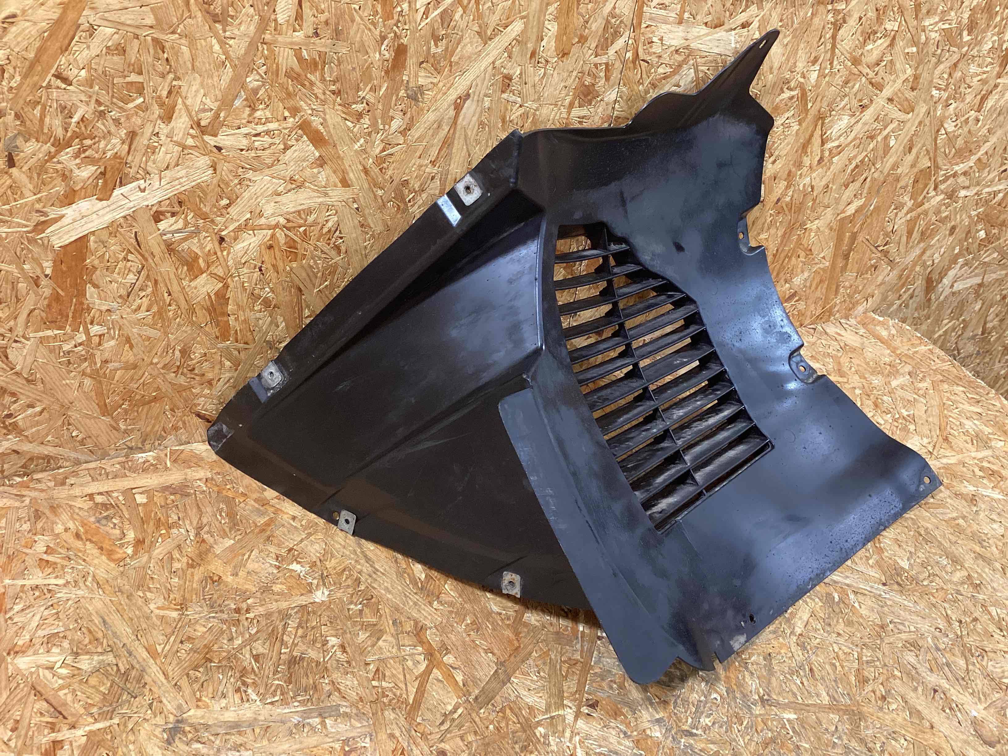 Защита арок передняя правая (подкрылок) Porsche Panamera 181225-105