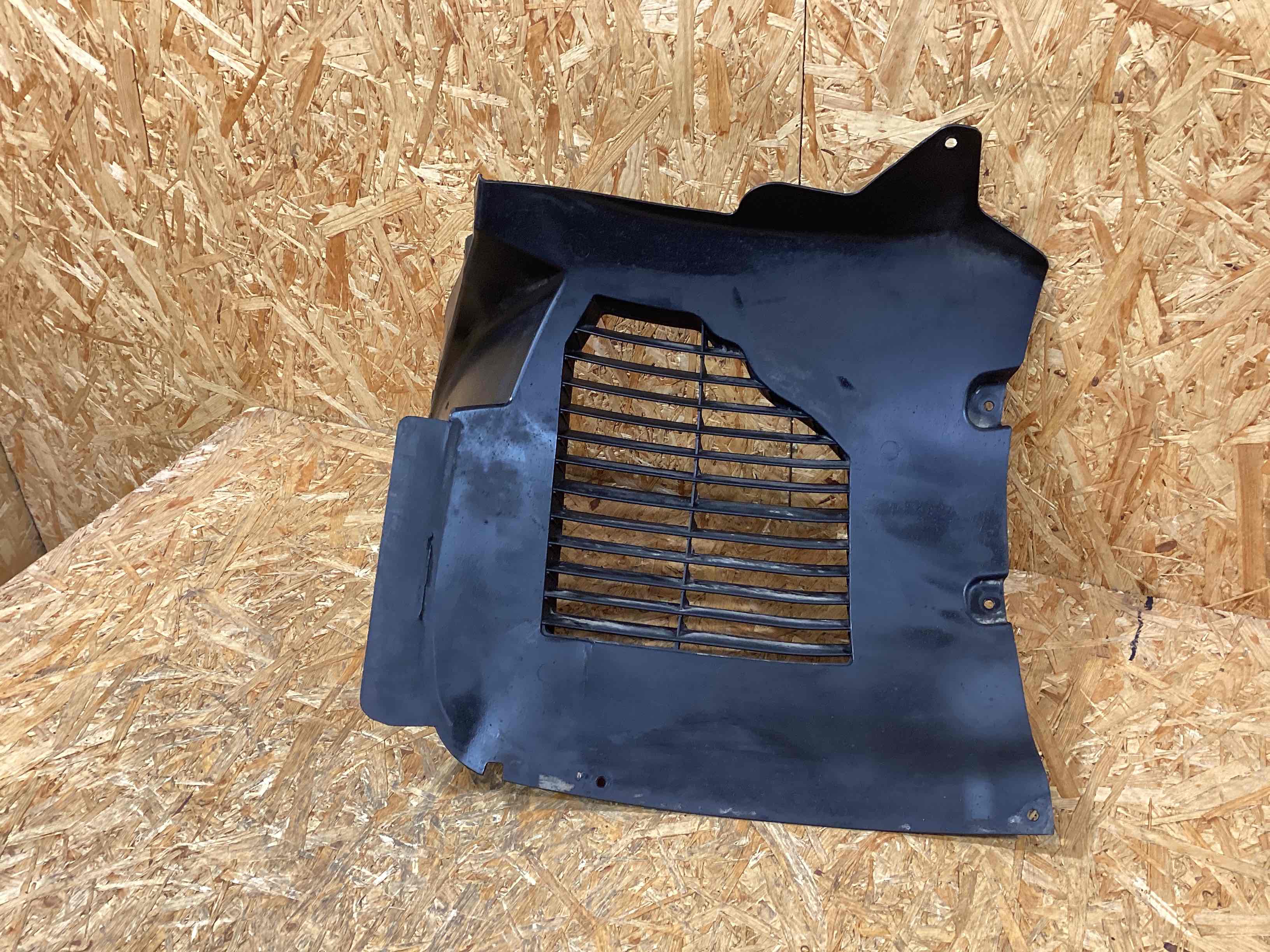 Защита арок передняя правая (подкрылок) Porsche Panamera 181225-105