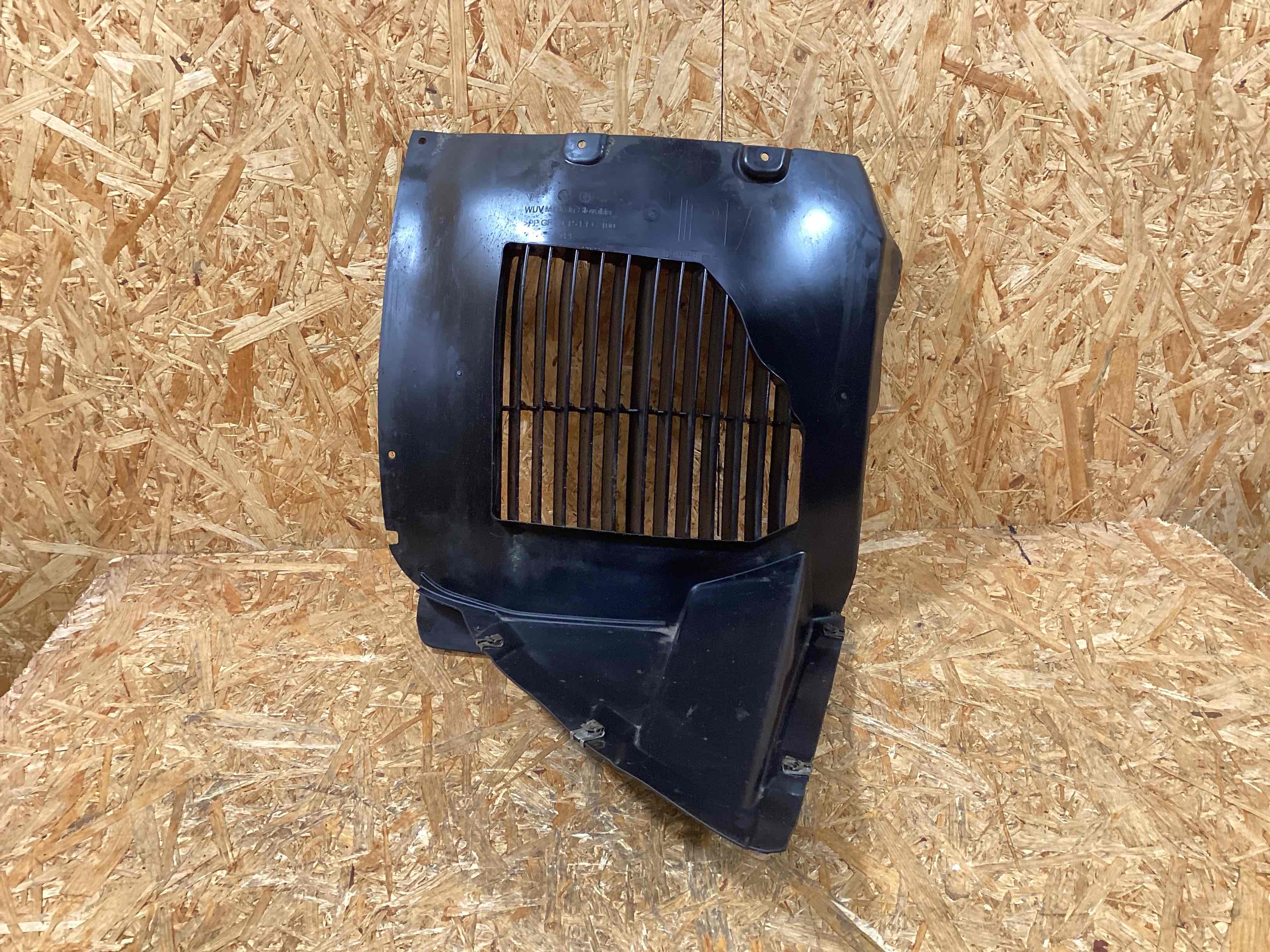 Защита арок передняя правая (подкрылок) Porsche Panamera 181225-105