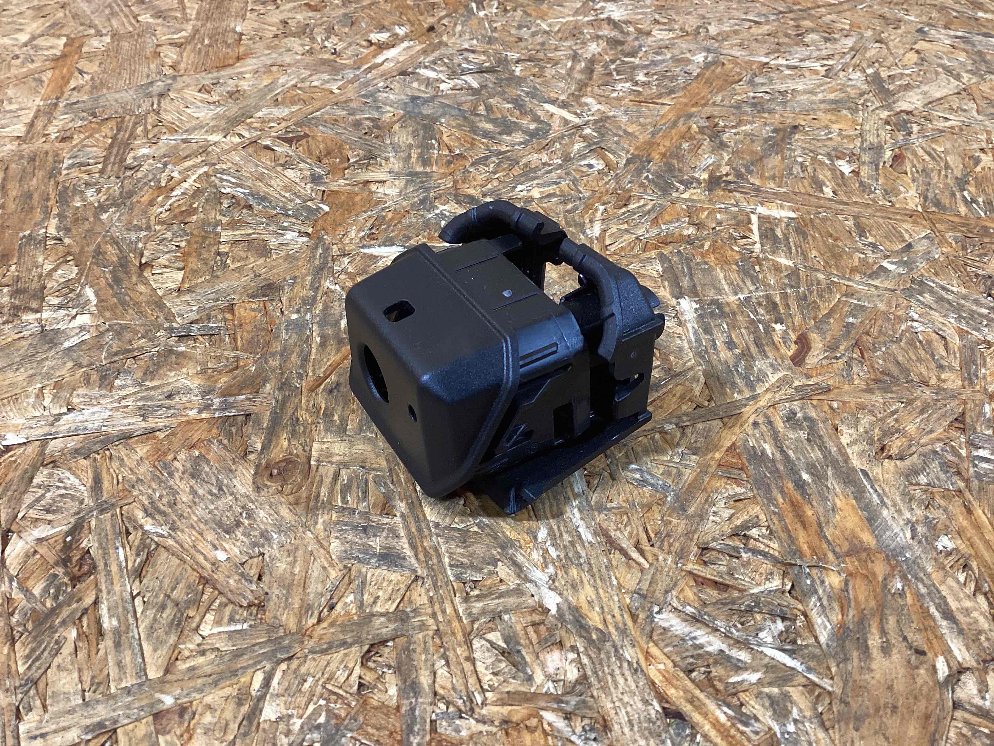 Камера, крепление камеры, корпус Porsche Macan 181225-111