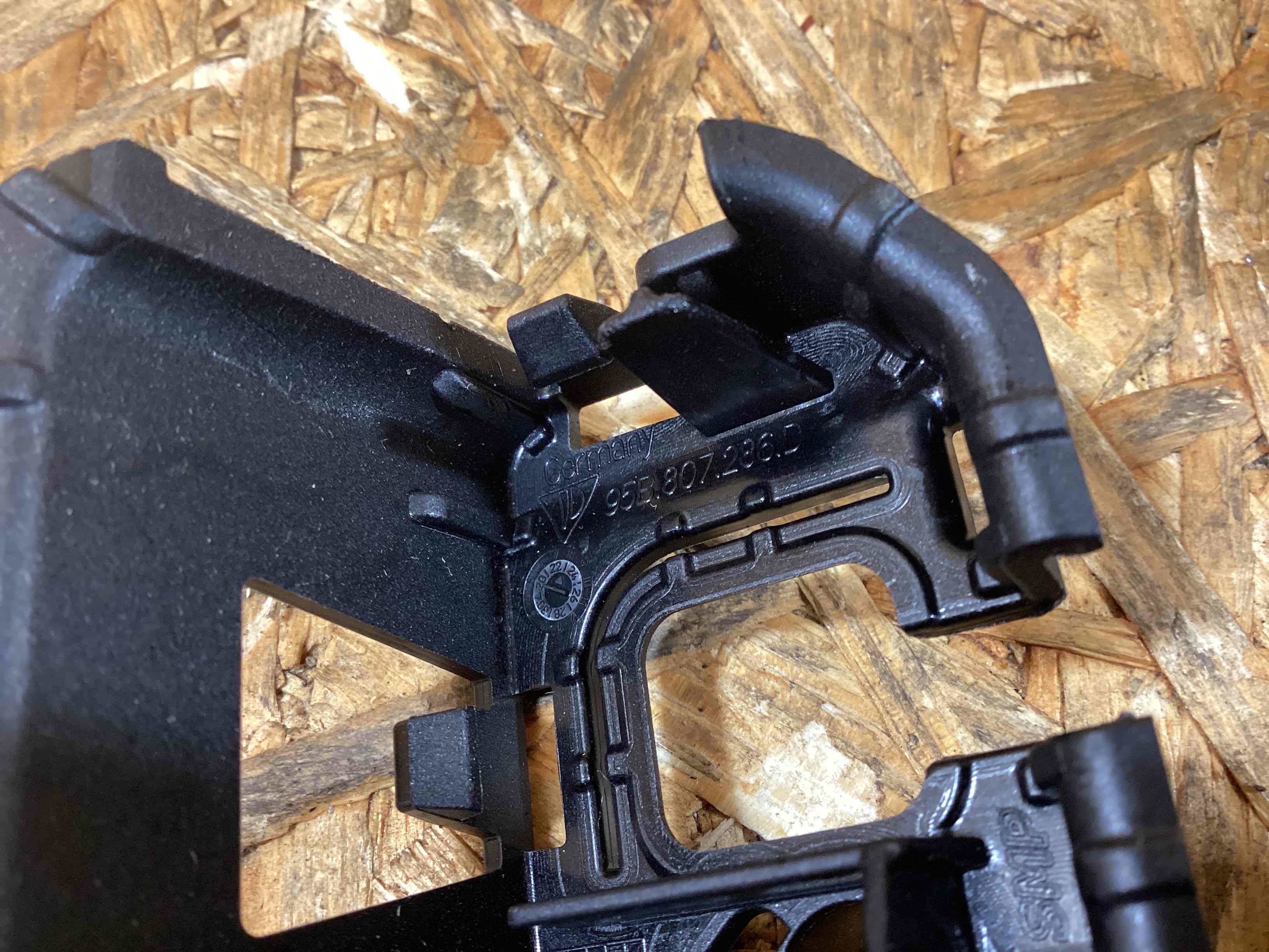 Камера, крепление камеры, корпус Porsche Macan 181225-111