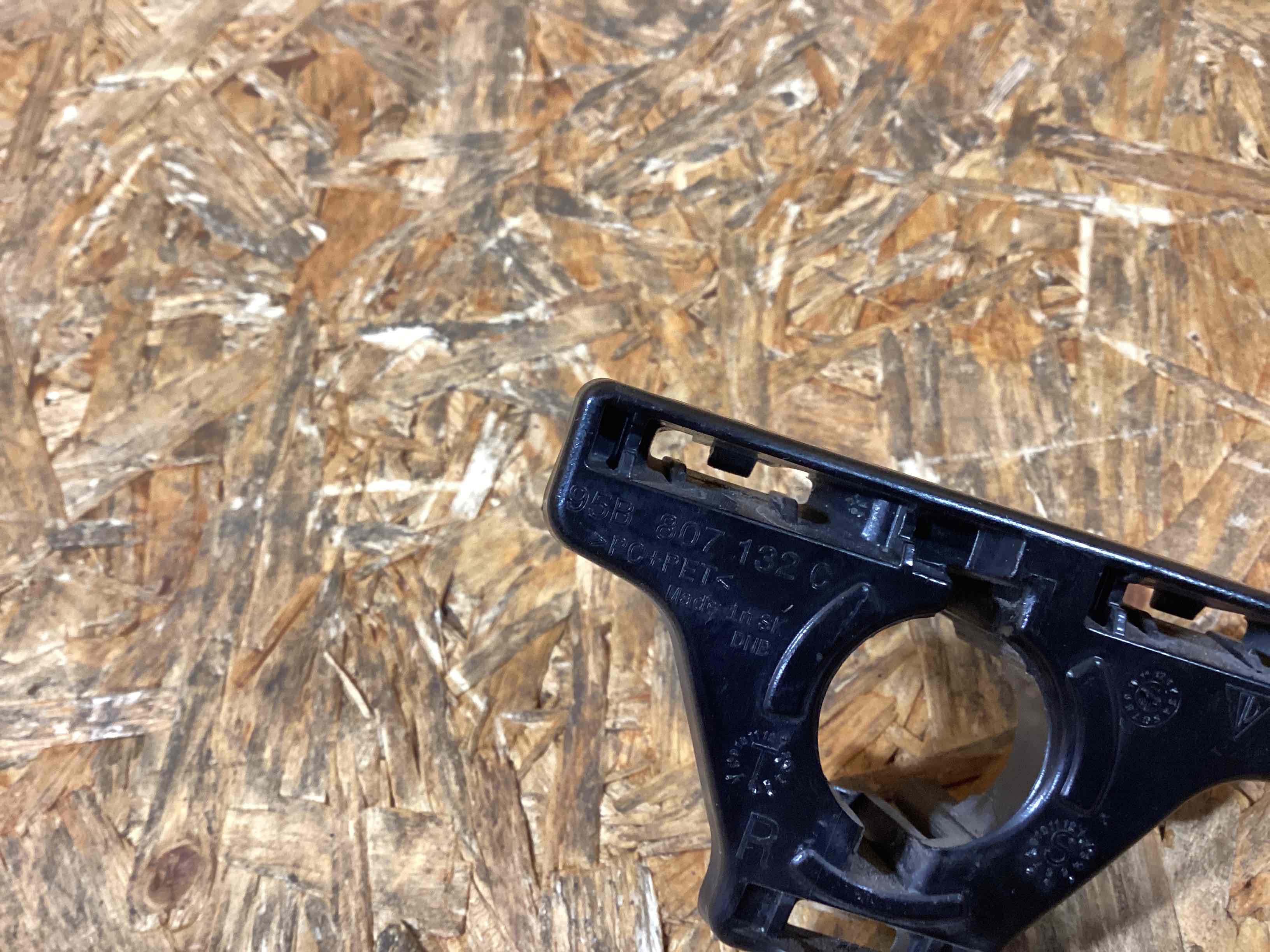 Датчик парктроника, крепление, корпус Porsche Macan 181225-114