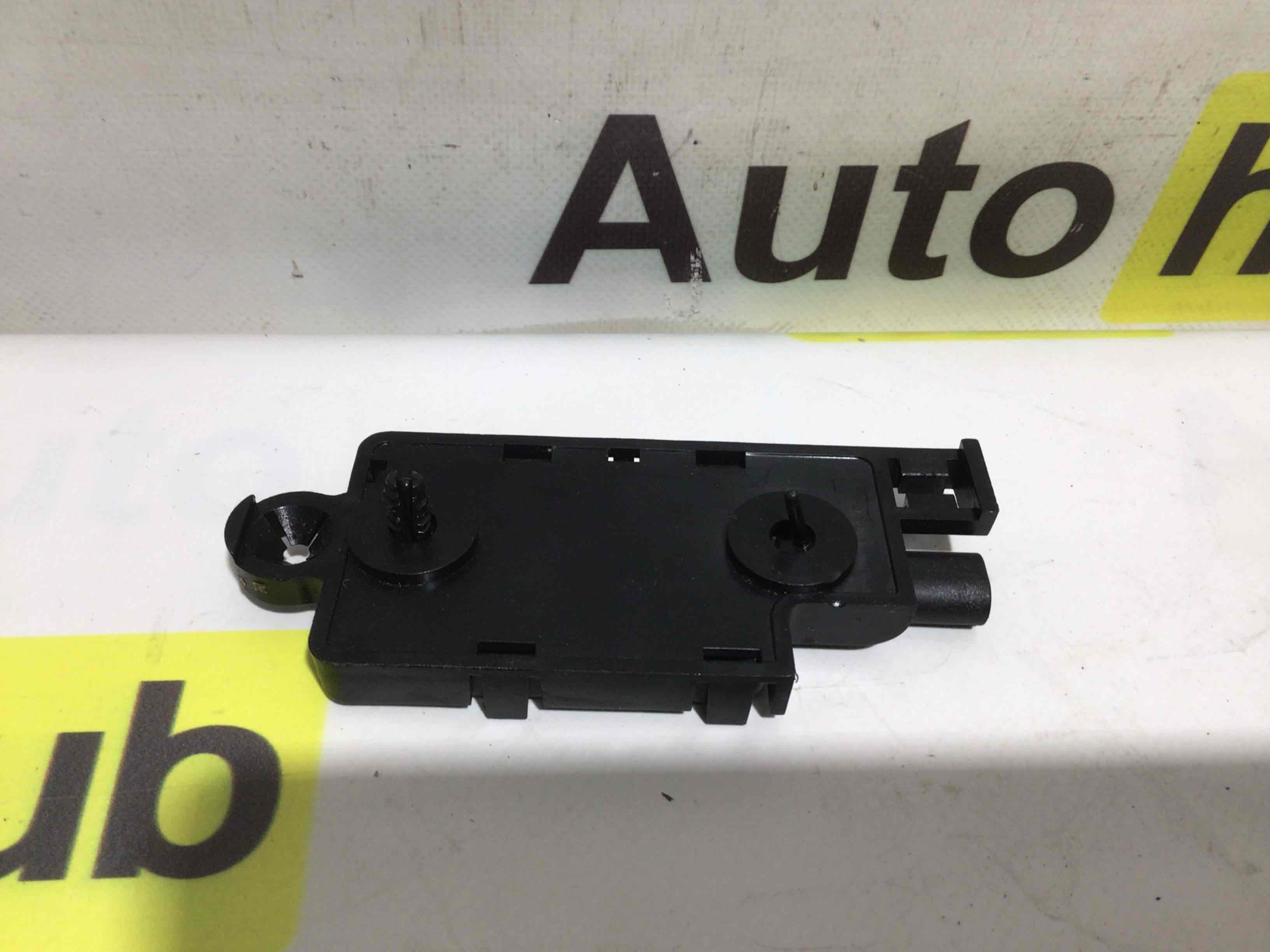 Антенна, усилитель антенны Porsche Macan 190226-011