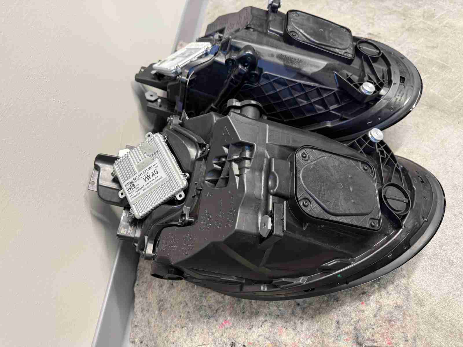 Фара левая Porsche 911 190226-103