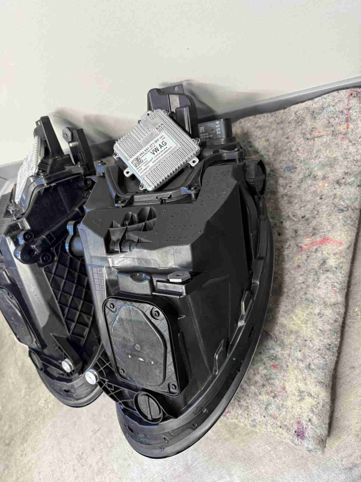 Фара левая Porsche 911 190226-103