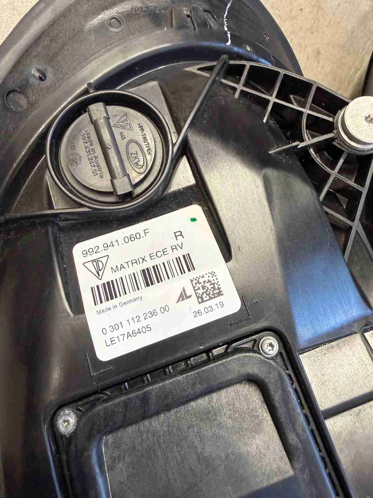 Фара правая Porsche 911 190226-106