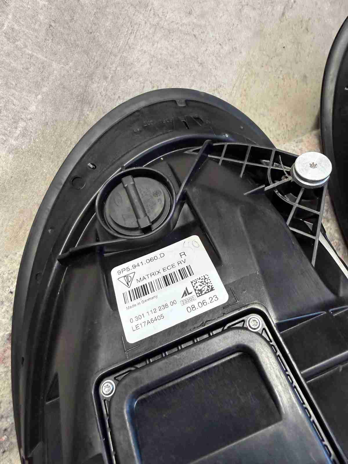 Фара левая Porsche 911 190226-107