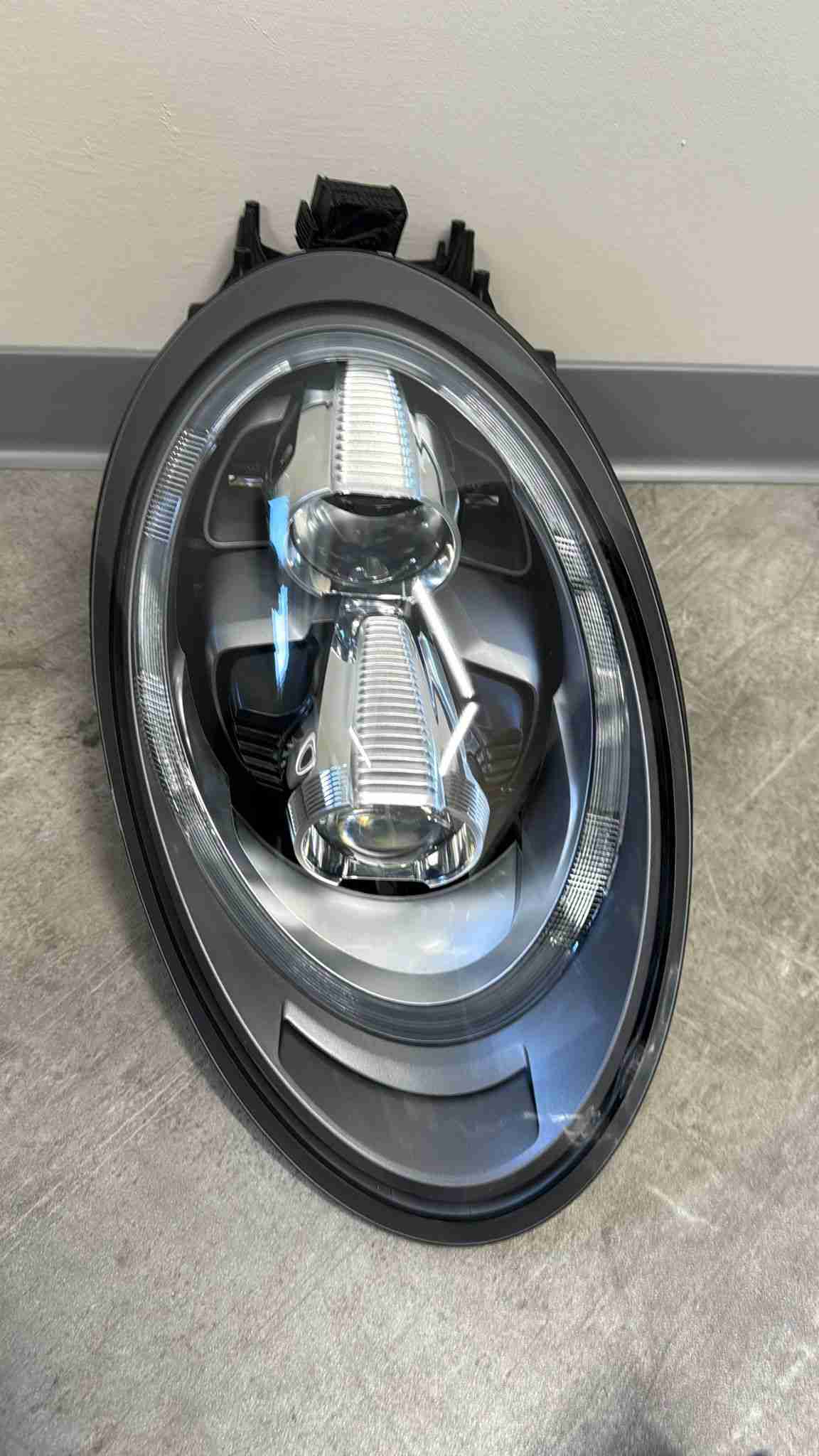 Фара правая Porsche 911 190226-108