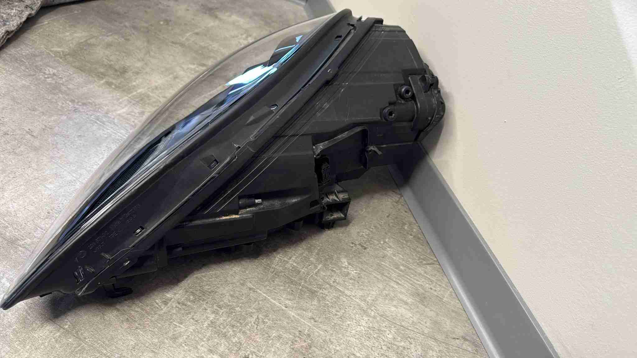 Фара правая Porsche Panamera 190226-109