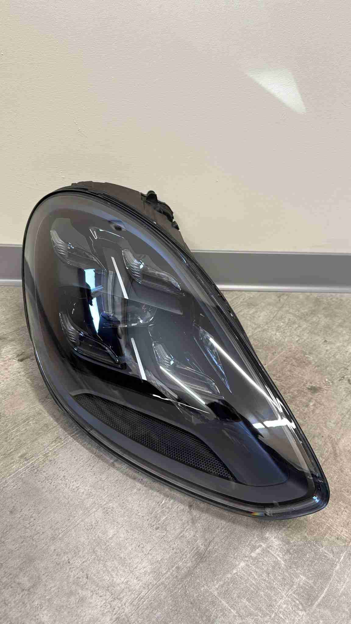 Фара правая Porsche Panamera 190226-109