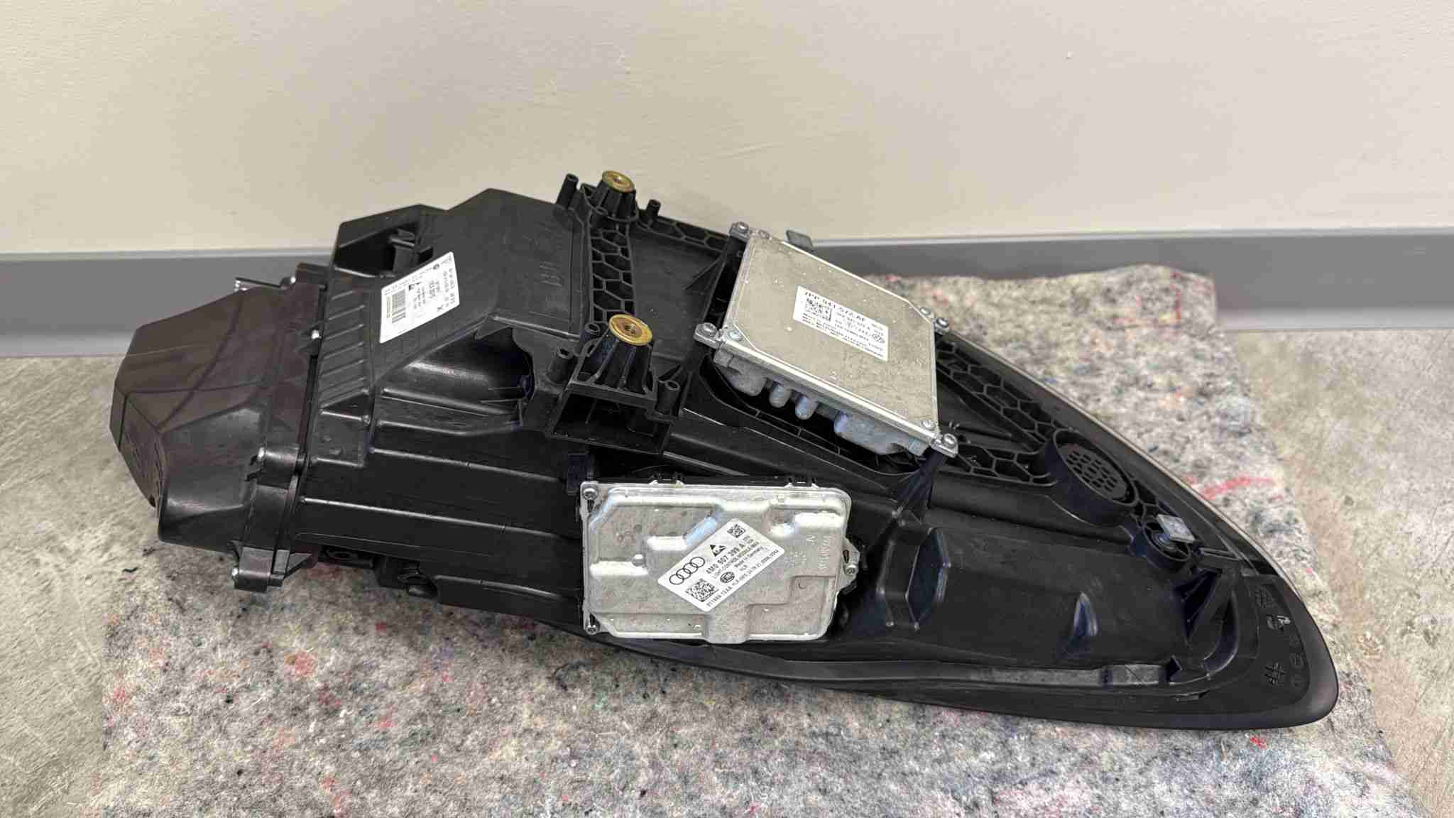 Фара правая Porsche Panamera 190226-110