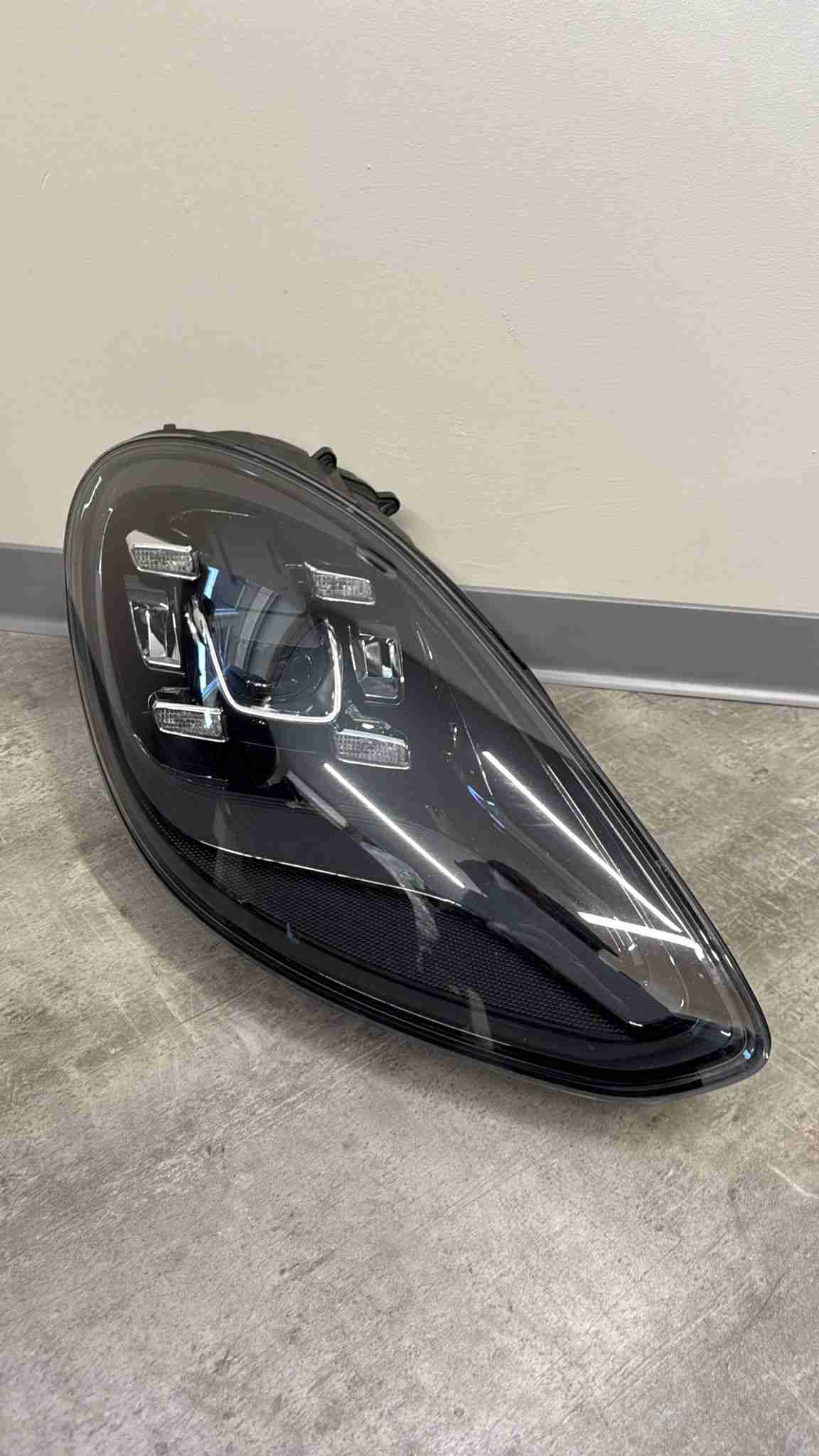 Фара правая Porsche Panamera 190226-110