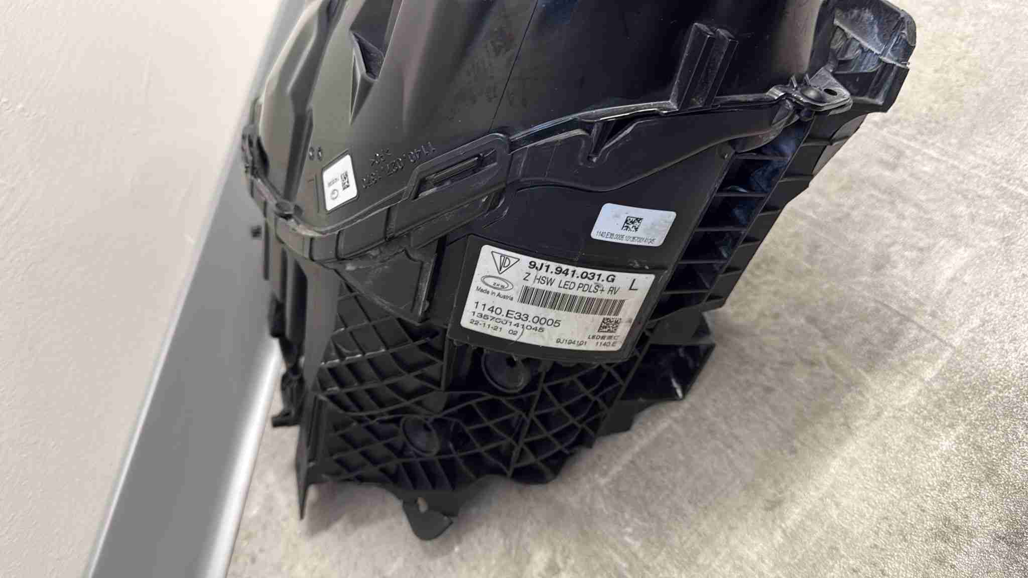 Фара левая Porsche Taycan 190226-111