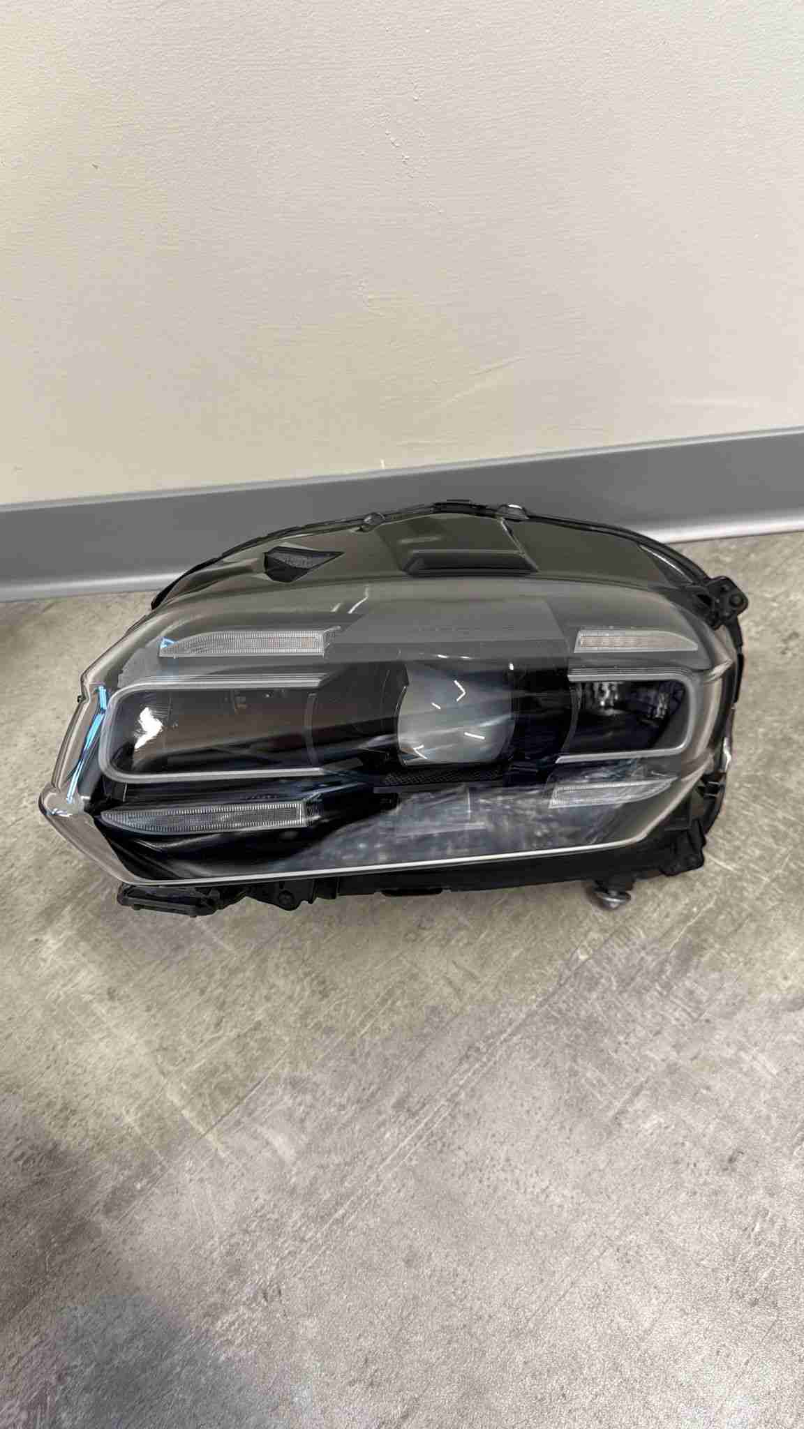 Фара левая Porsche Taycan 190226-111