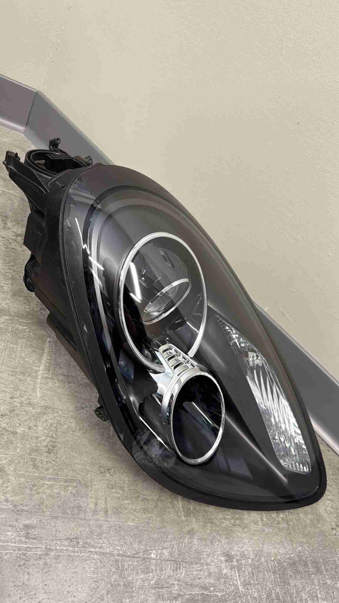 Фара правая Porsche Cayman 190226-113