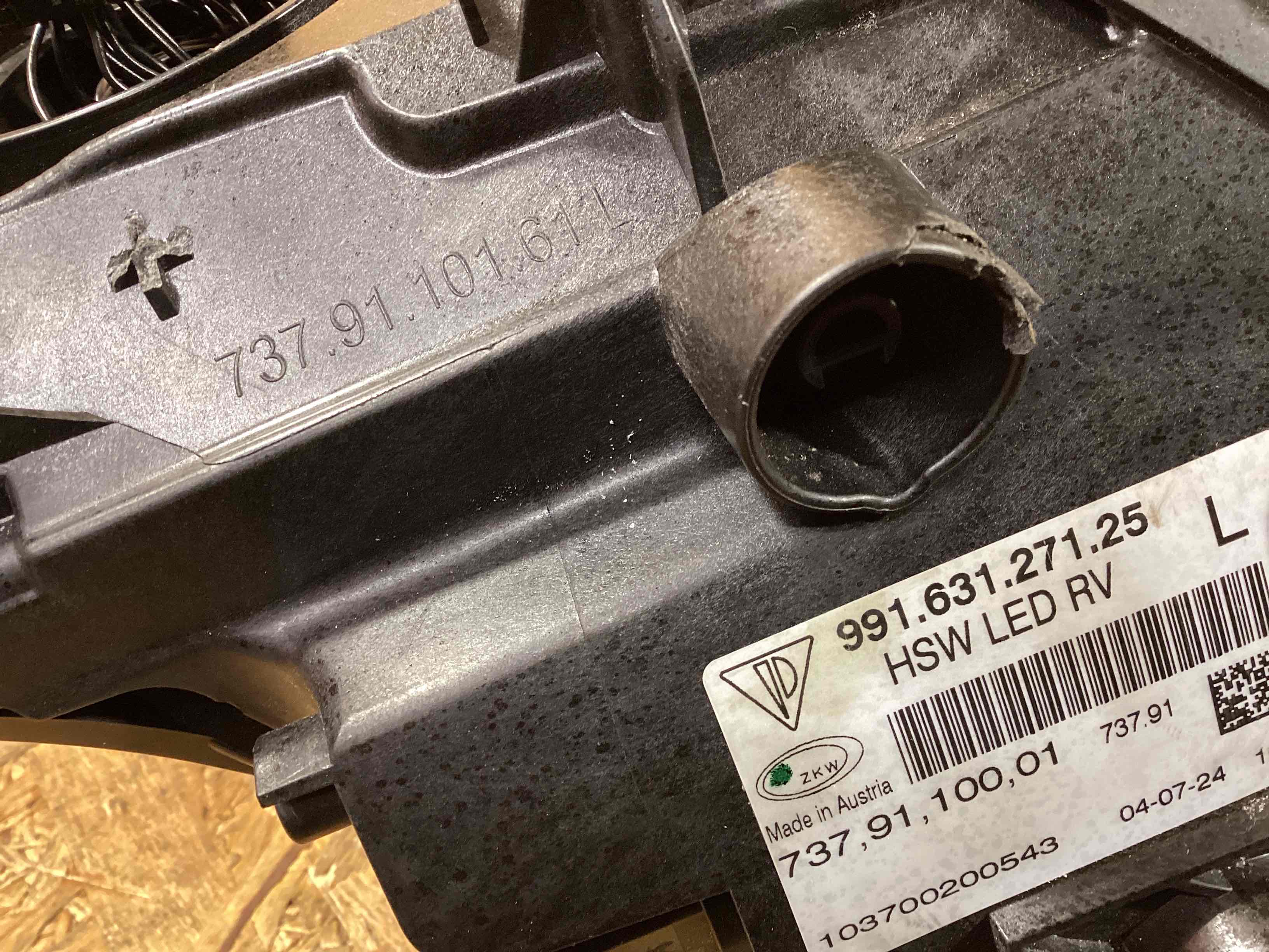 Фара левая Porsche 911 190226-117