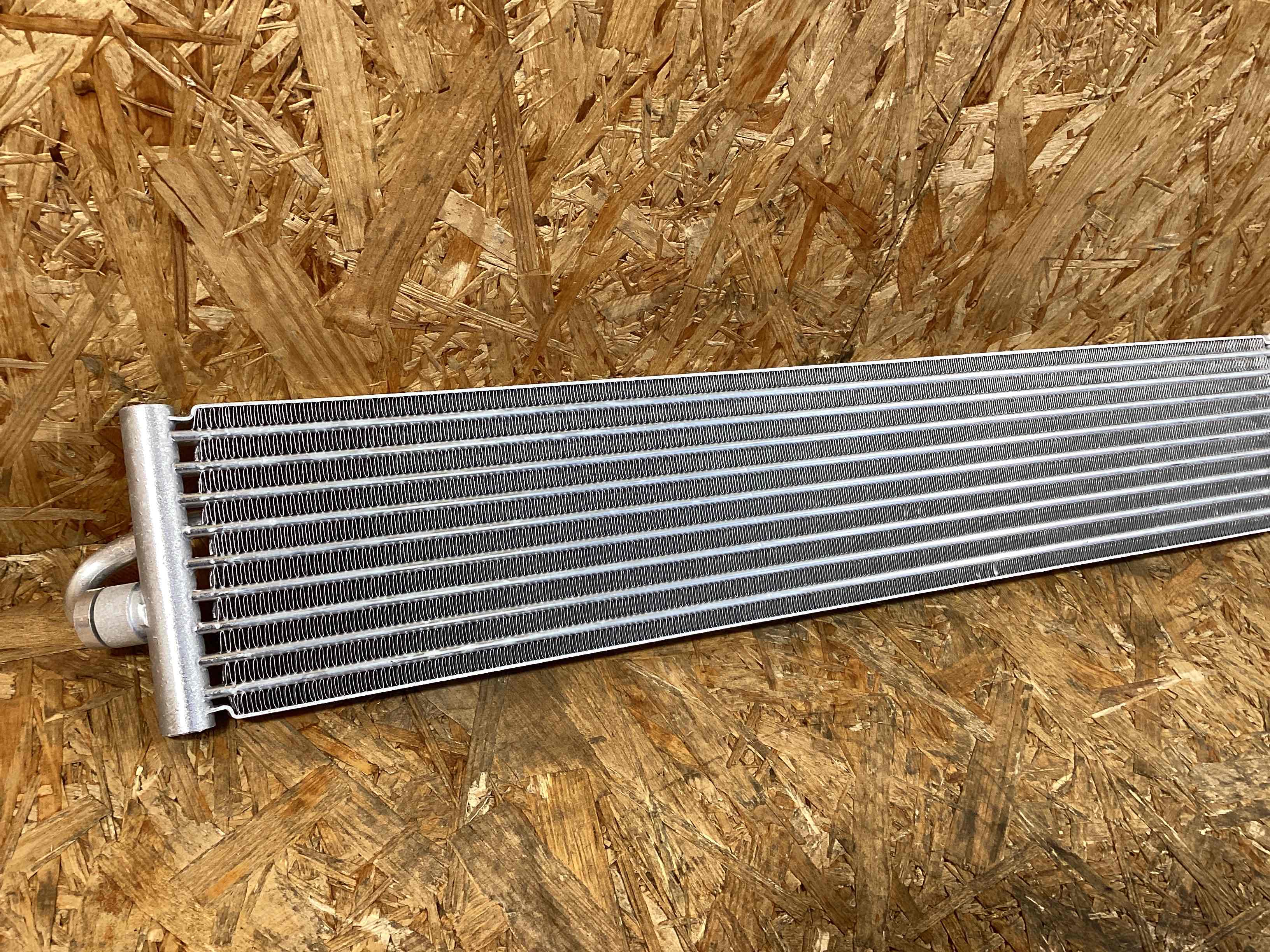 Радиатор масляный Porsche Panamera 190226-124