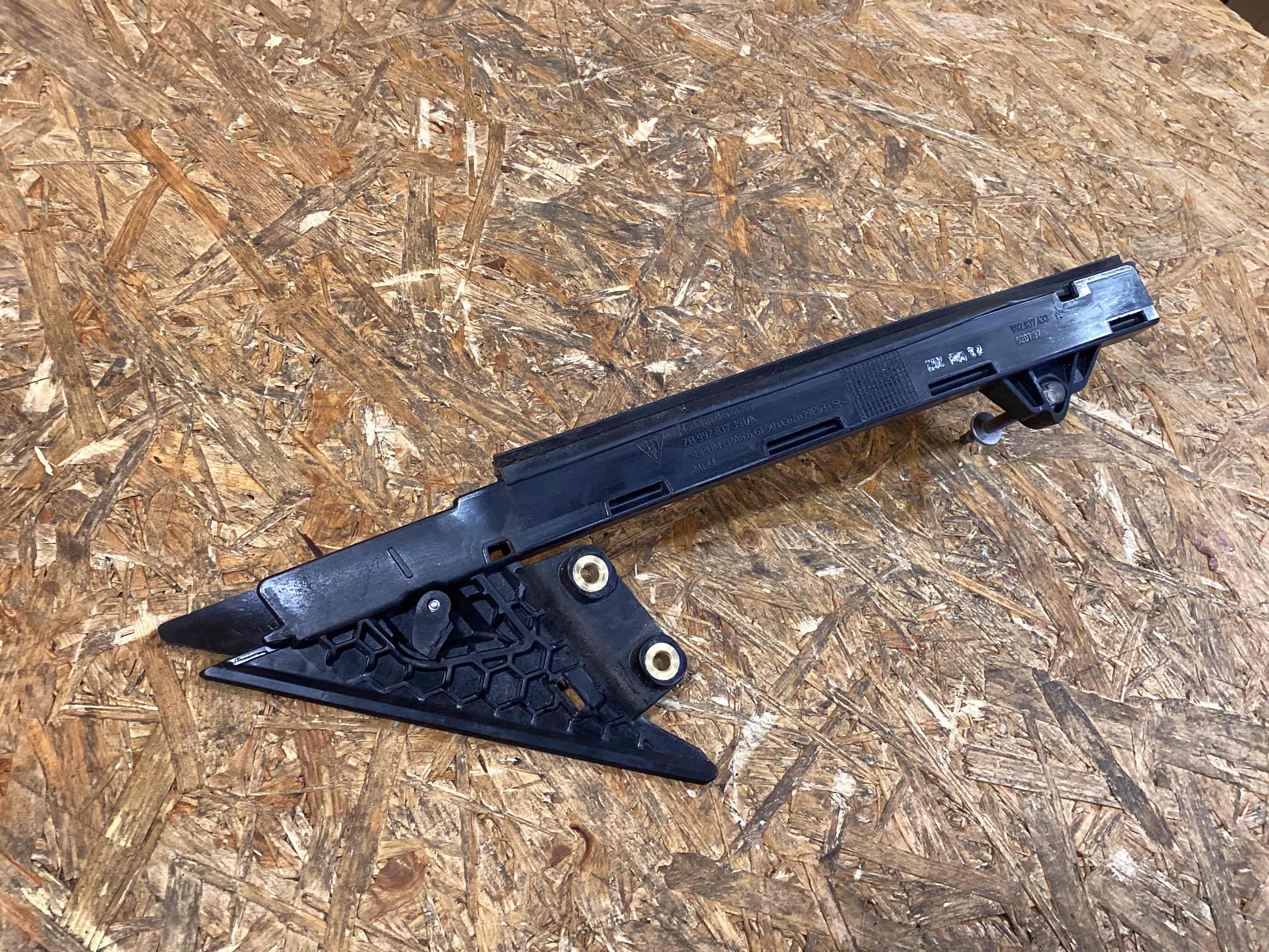 Молдинг двери передней левой Porsche 911 190226-125