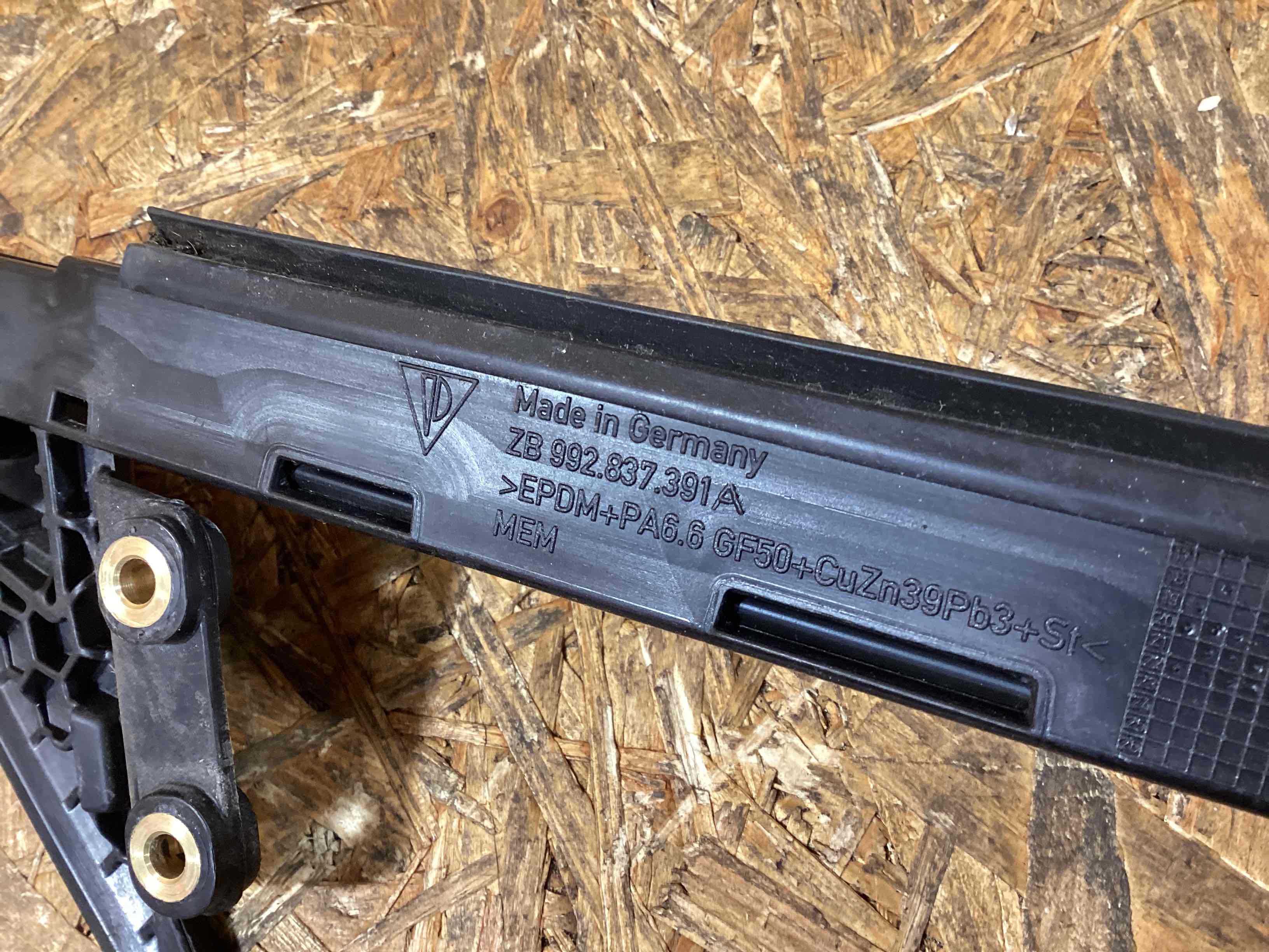 Молдинг двери передней левой Porsche 911 190226-125