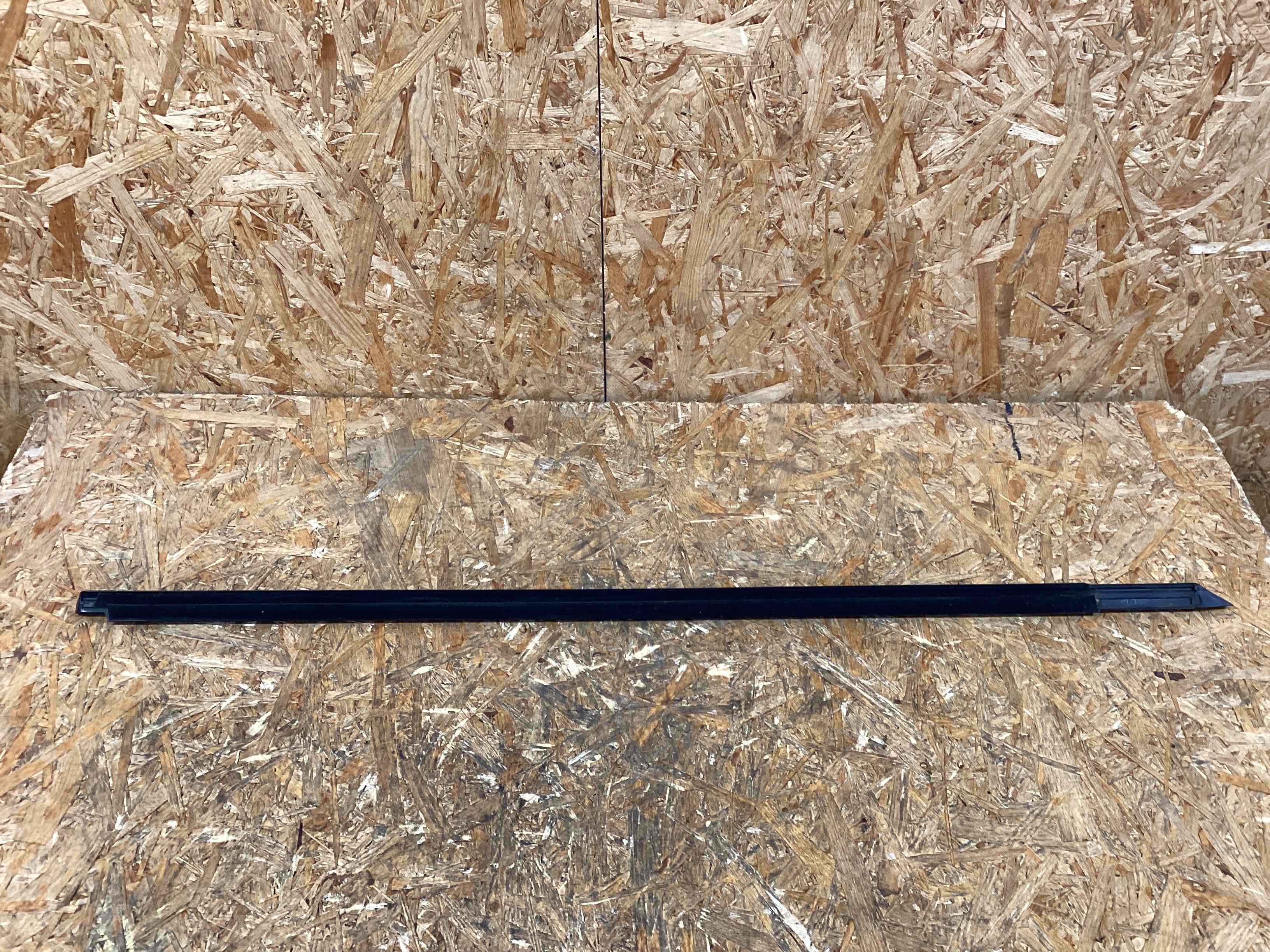 Молдинг двери передней левой Porsche 911 190226-130