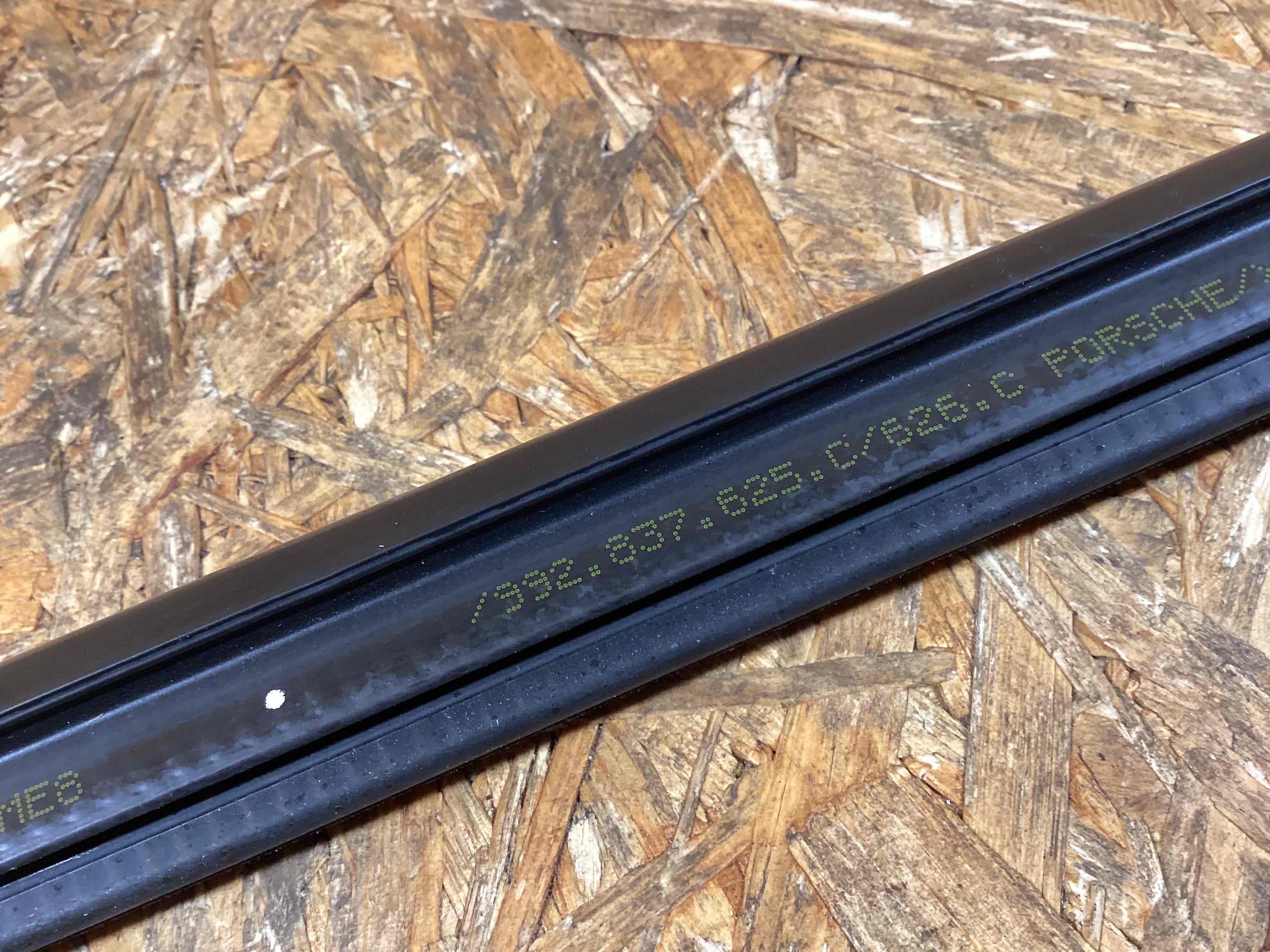 Молдинг двери передней левой Porsche 911 190226-130